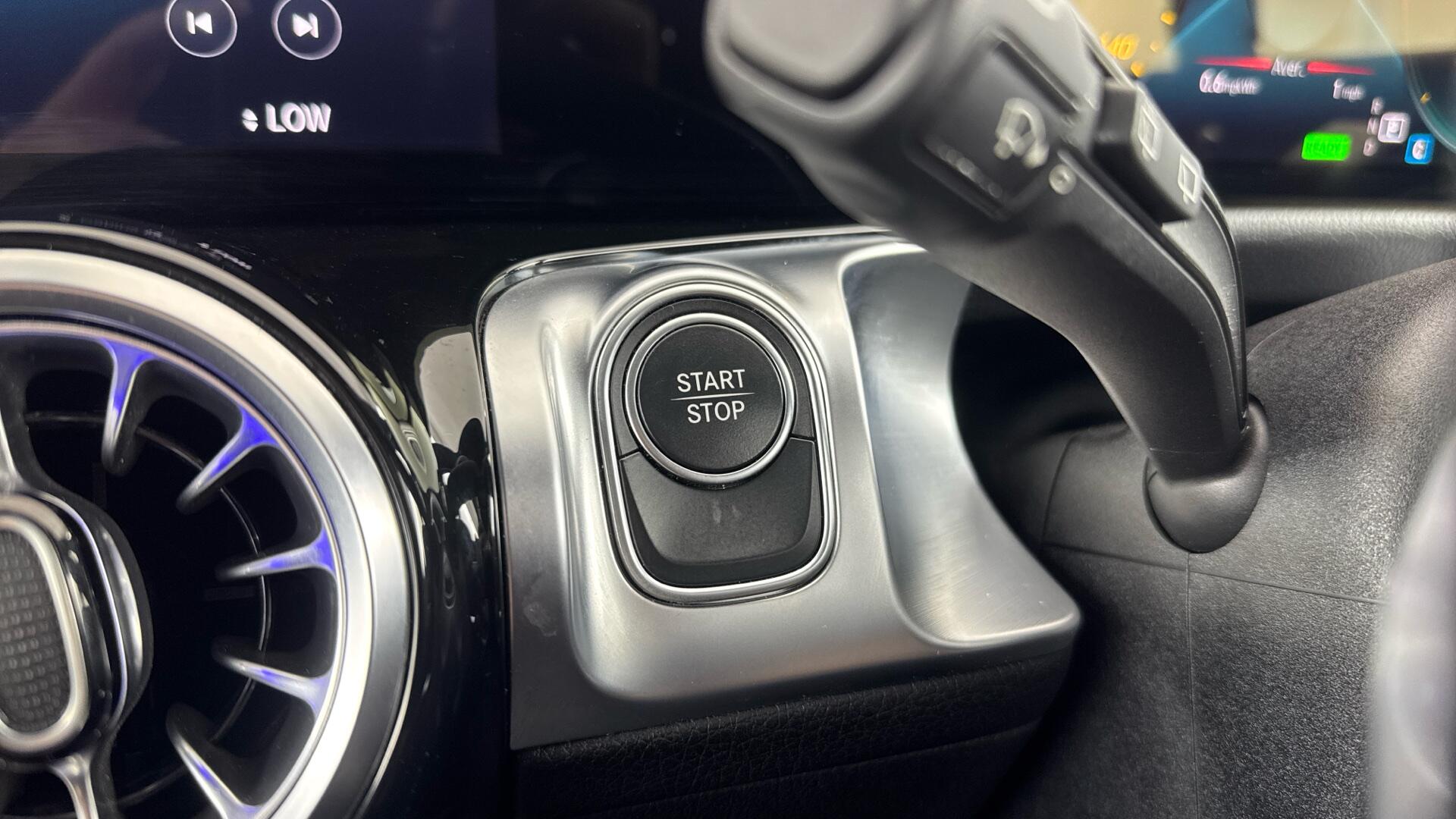 Mercedes-Benz Eqb 300 view 36