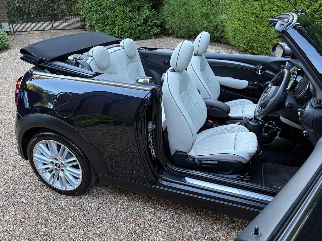 Mini Convertible view 31