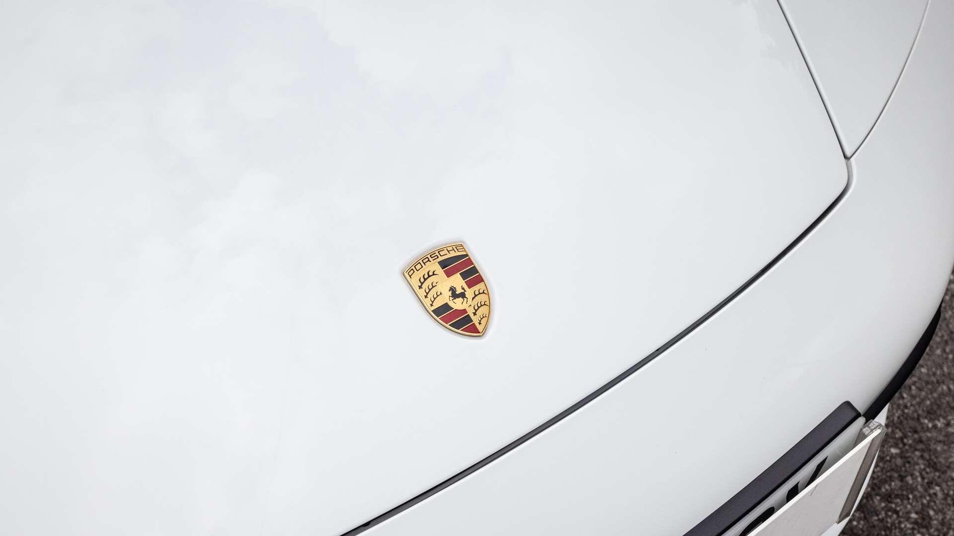 Porsche 911 view 9