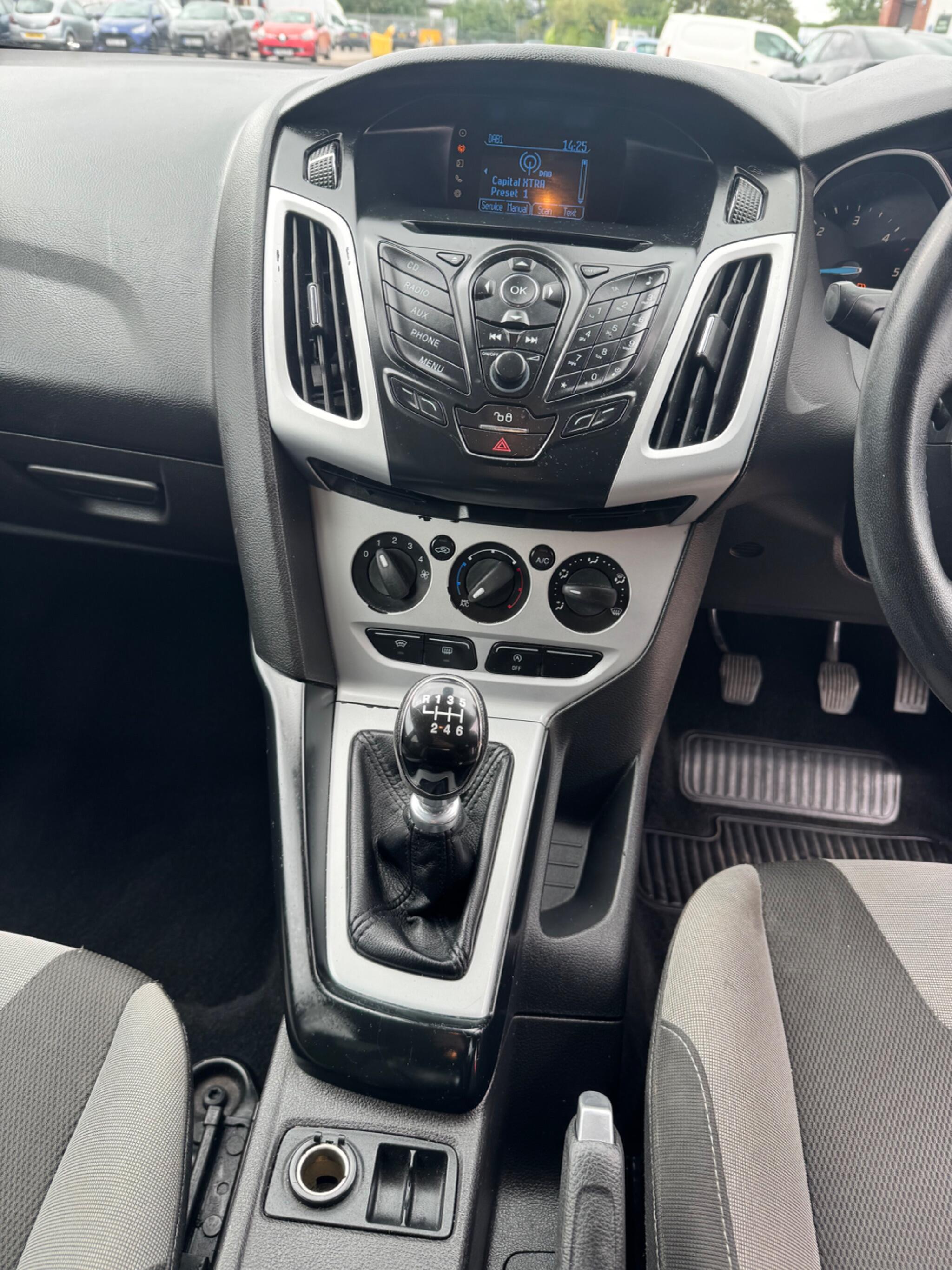 Ford Focus view 23