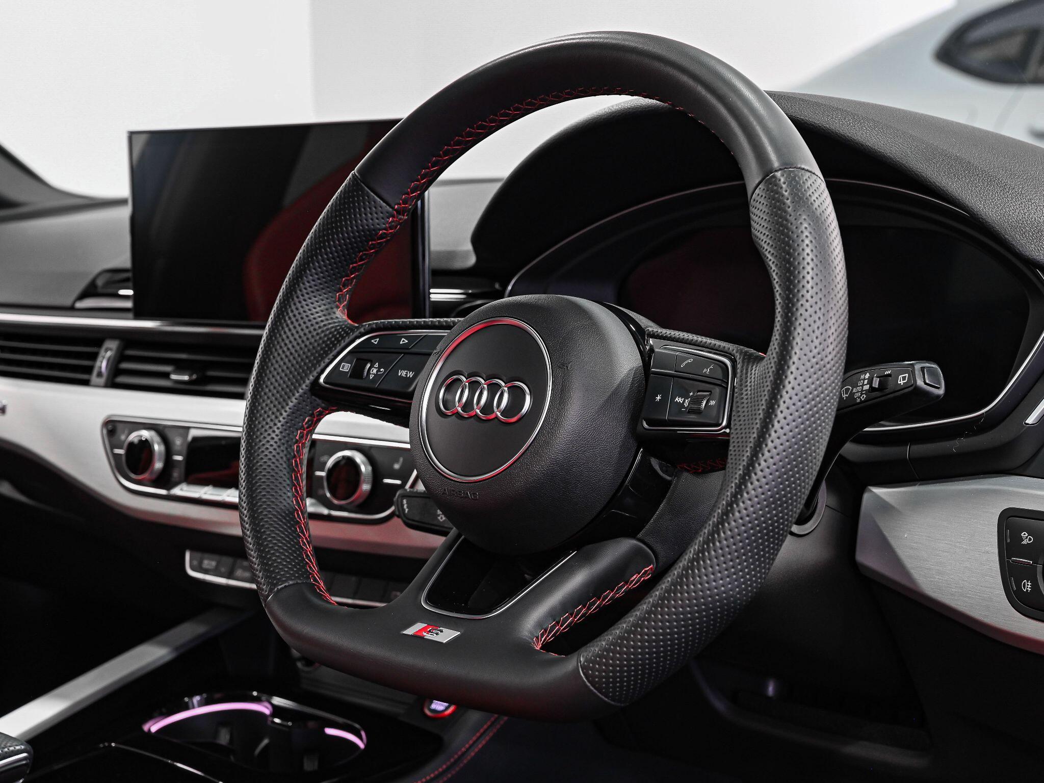Audi S4 view 7