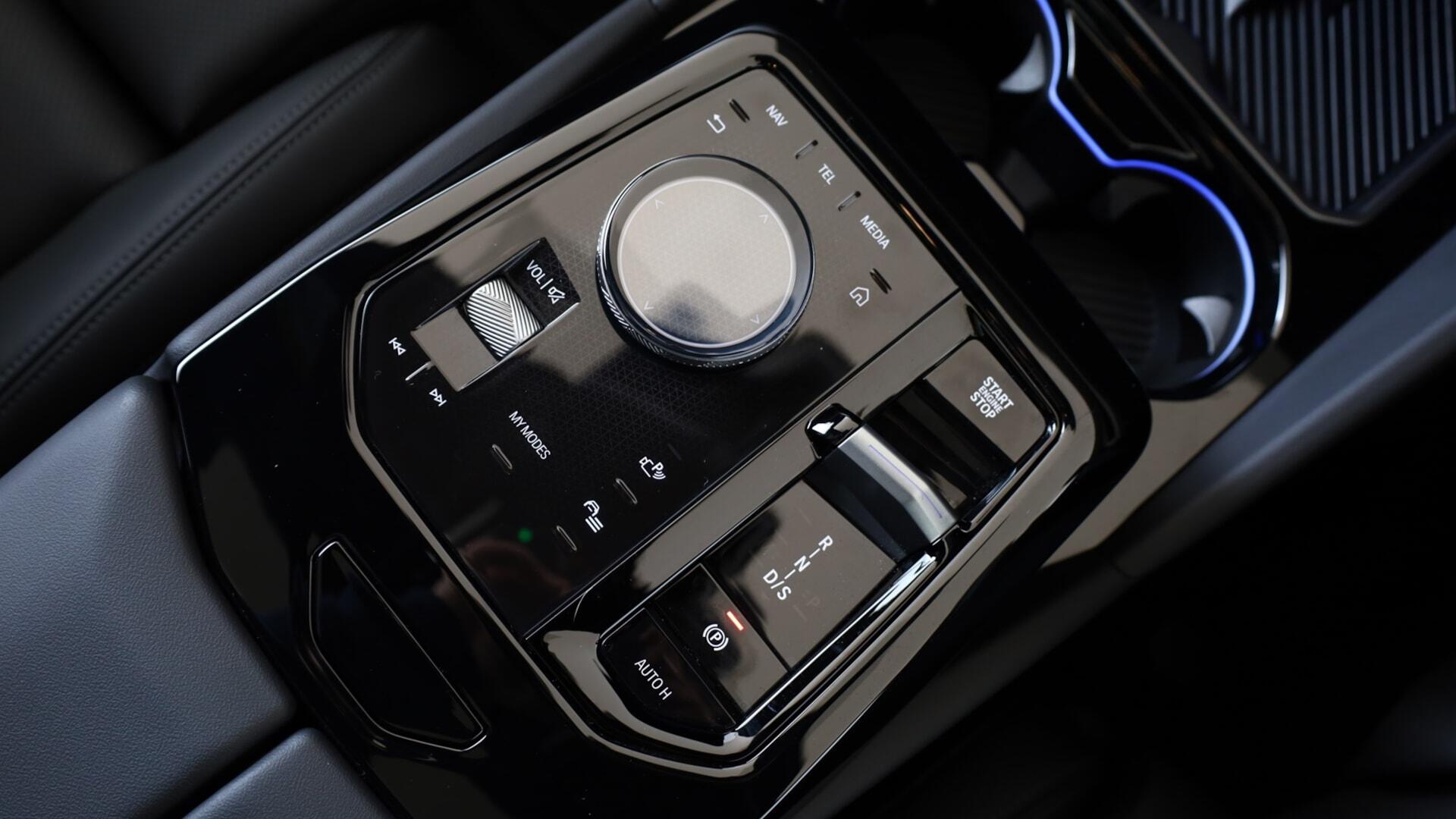 BMW 5 Series view 10