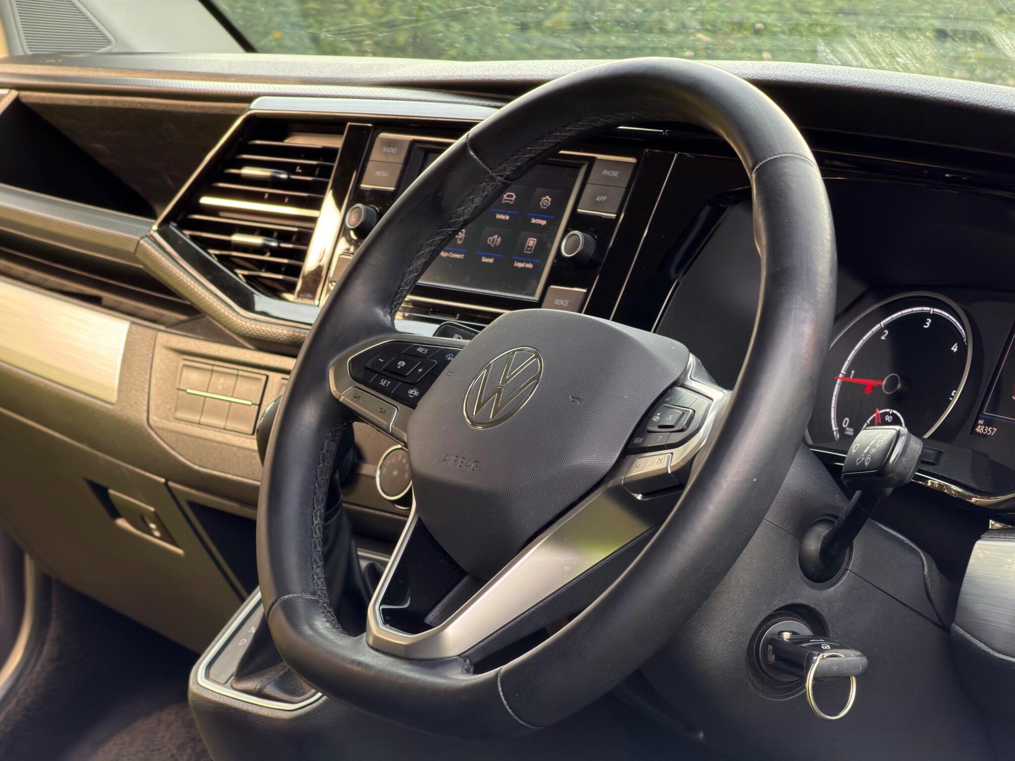 Volkswagen Caravelle view 26
