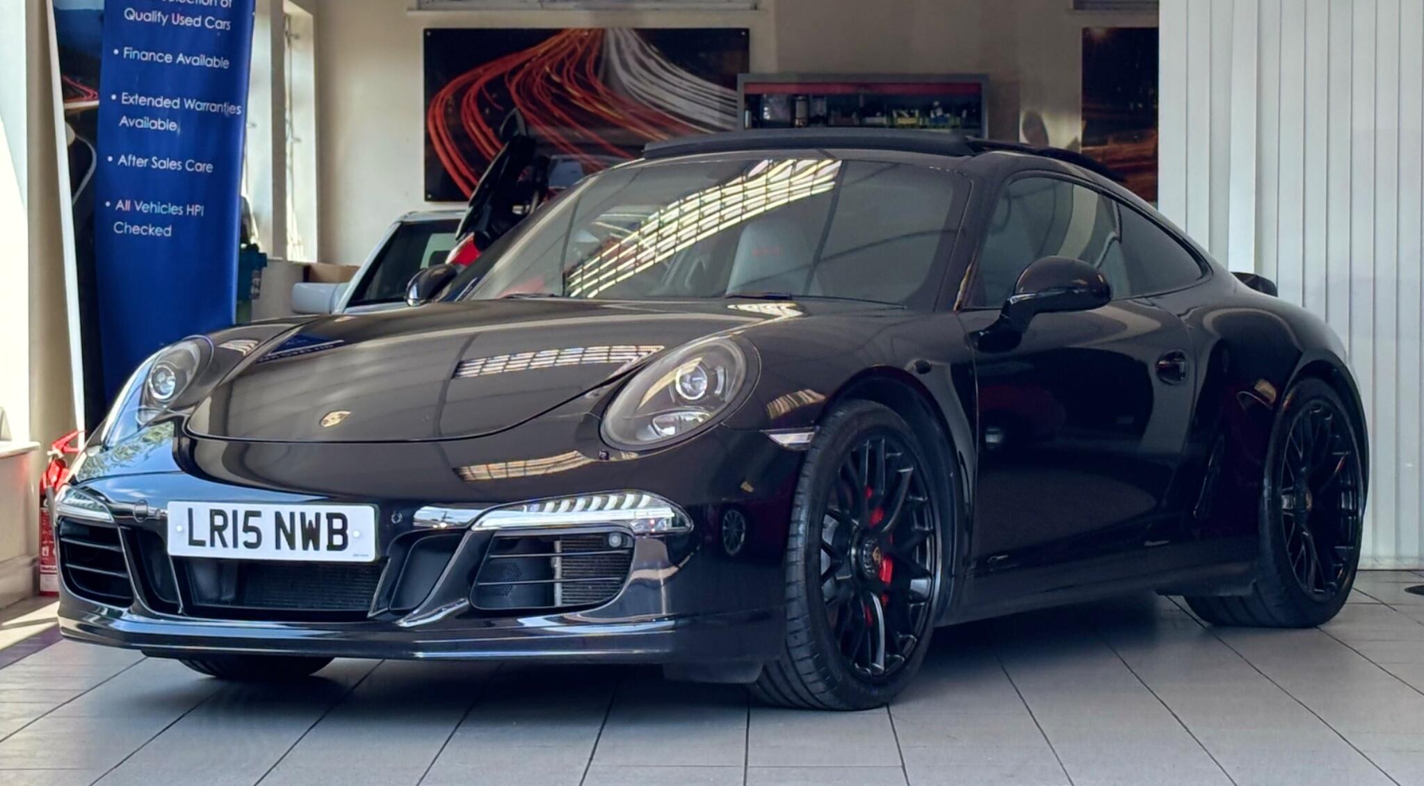 Porsche 911 view 3