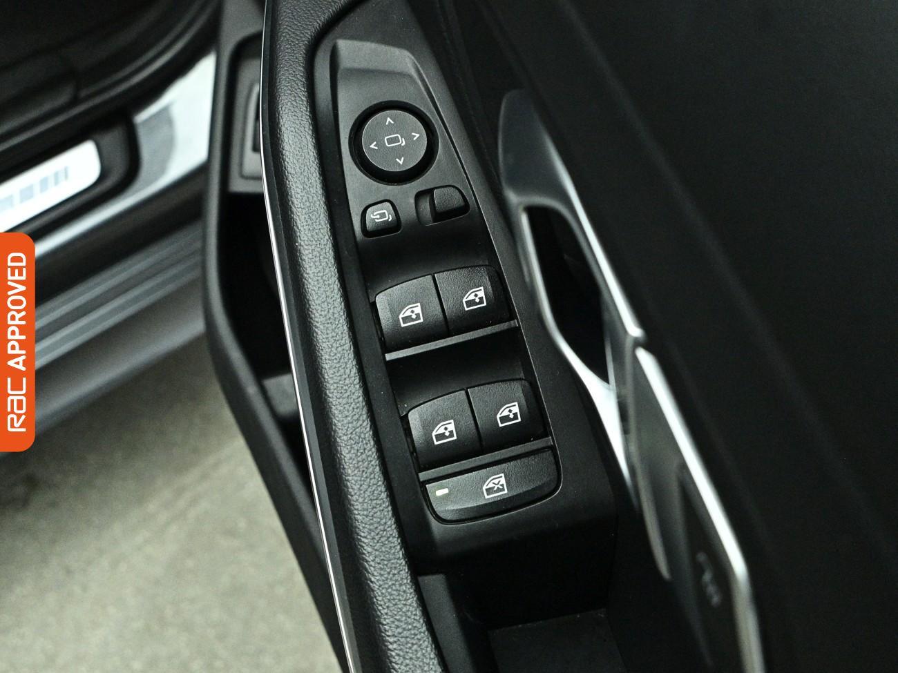 BMW 3 Series view 25