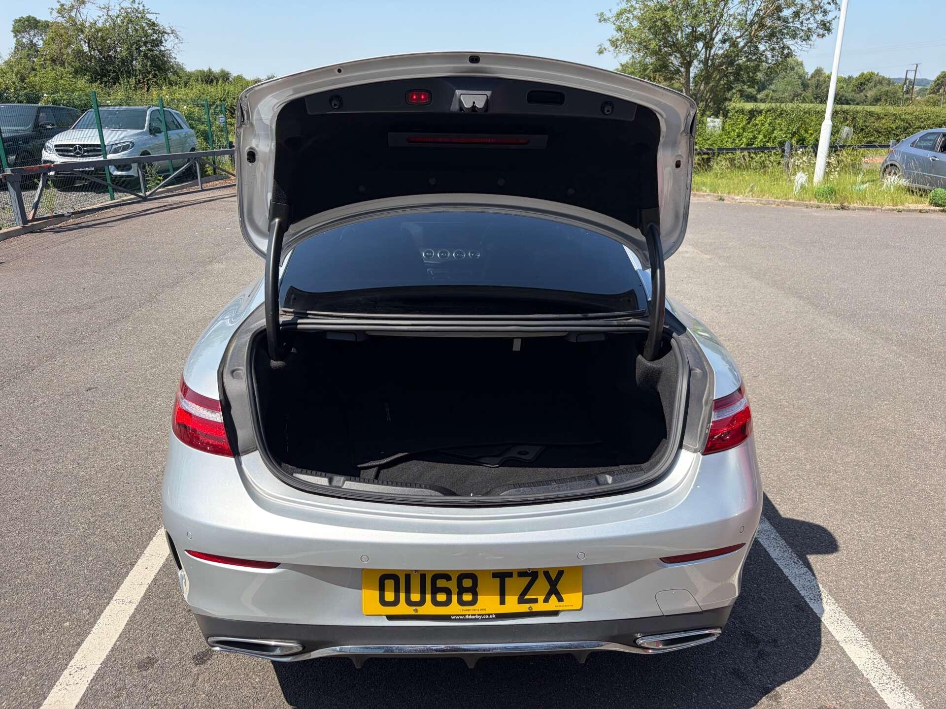 Mercedes-Benz E Class view 22
