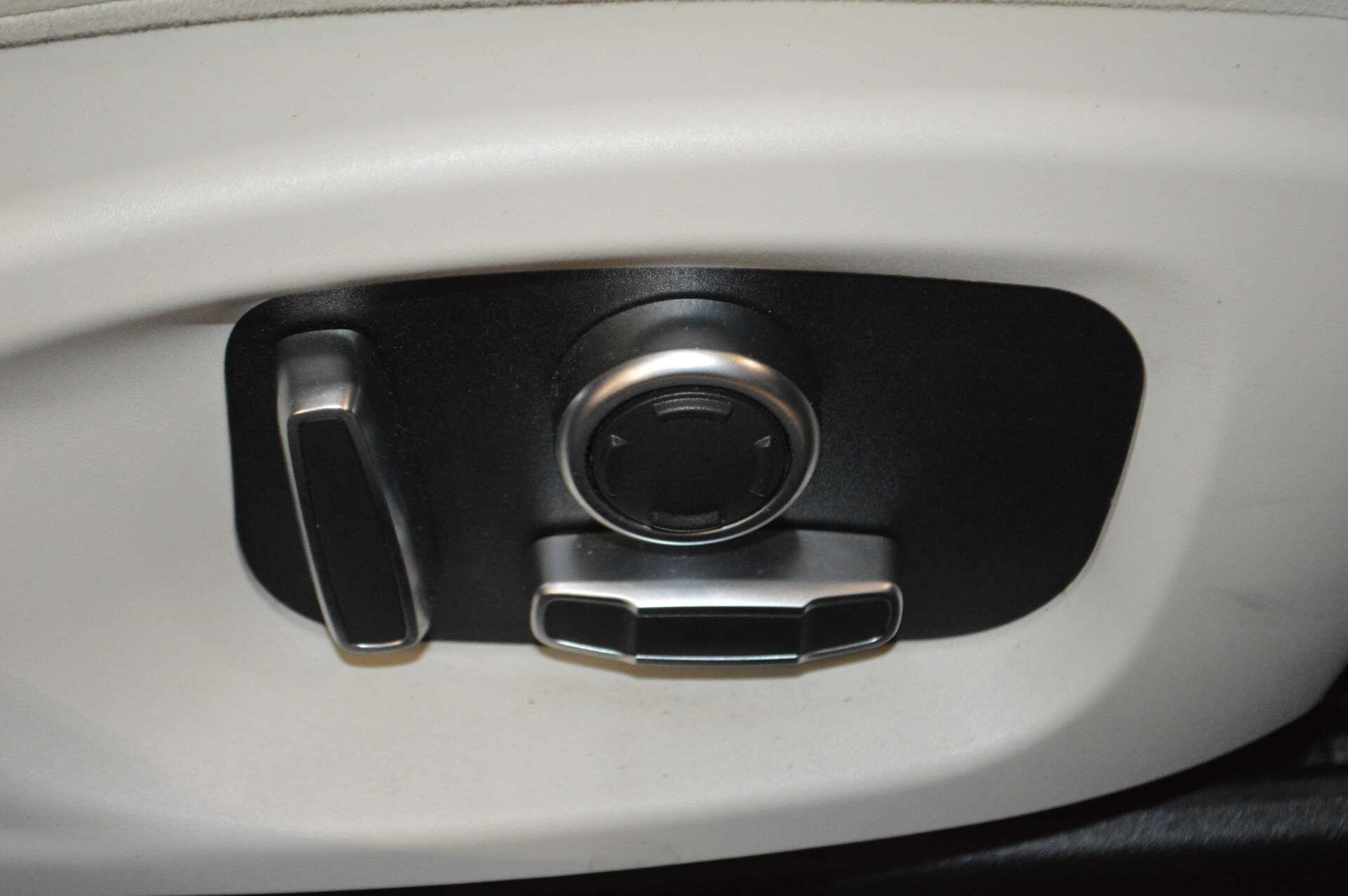 Jaguar Xe view 33