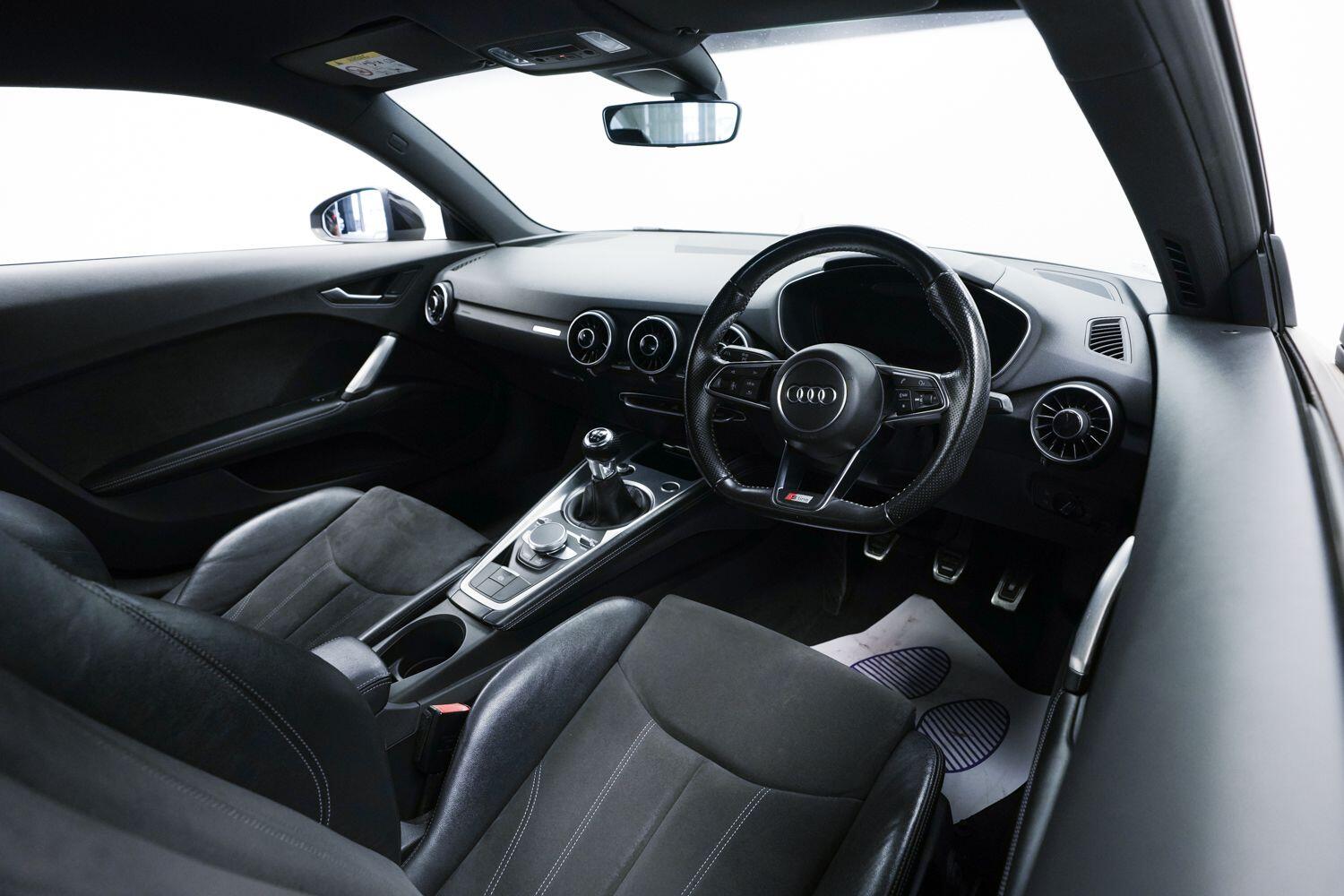 Audi TT view 9
