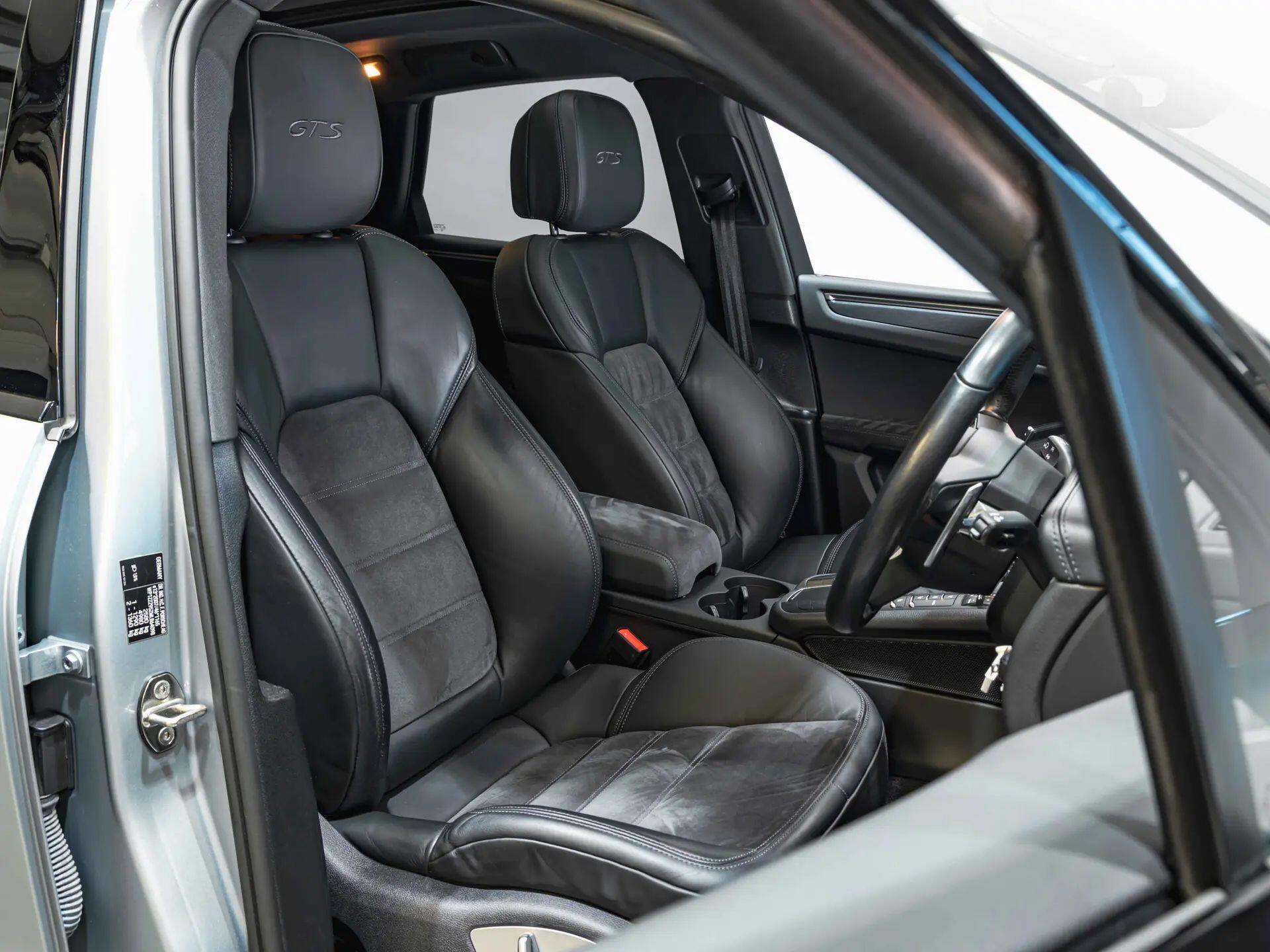 Porsche Macan view 2