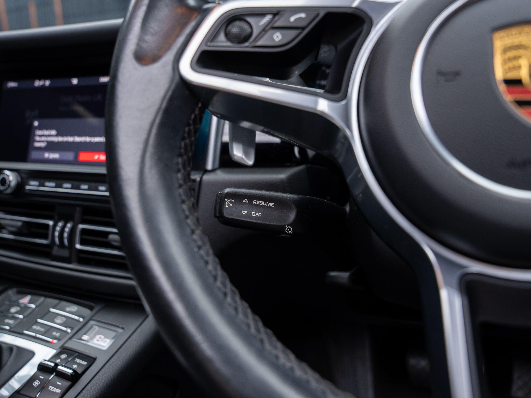 Porsche Macan view 16