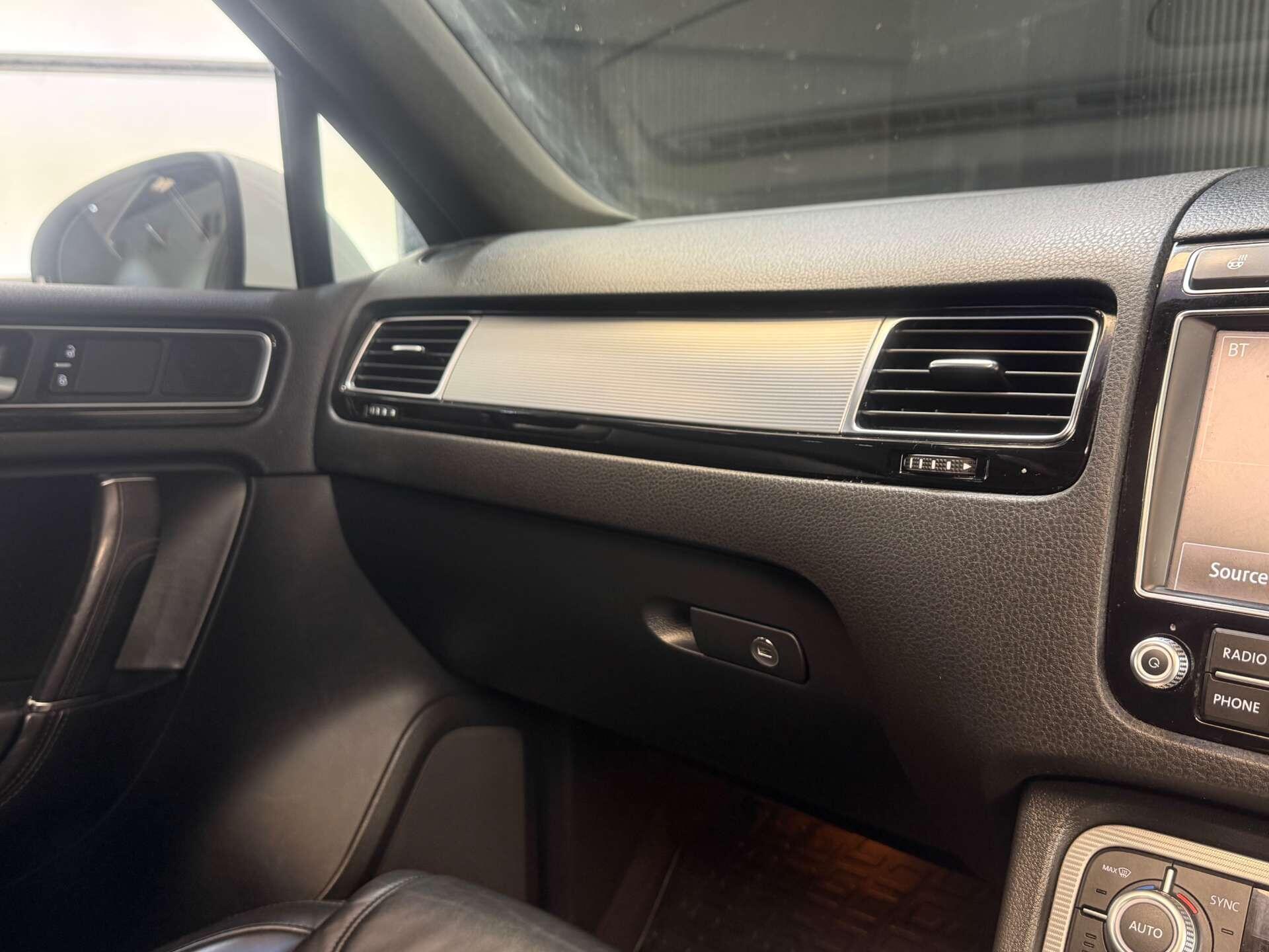 Volkswagen Touareg view 36