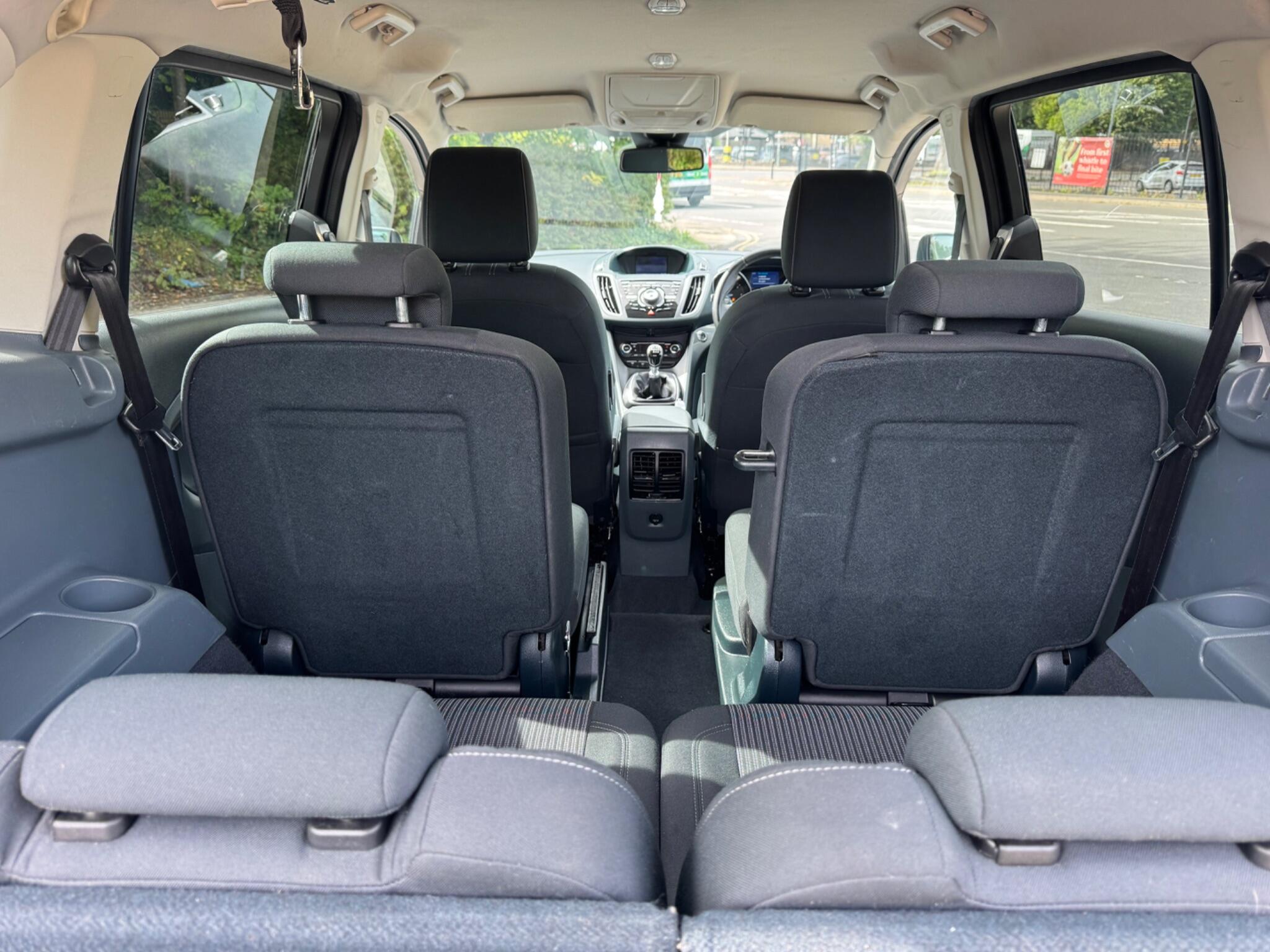 Ford Grand C-Max view 29