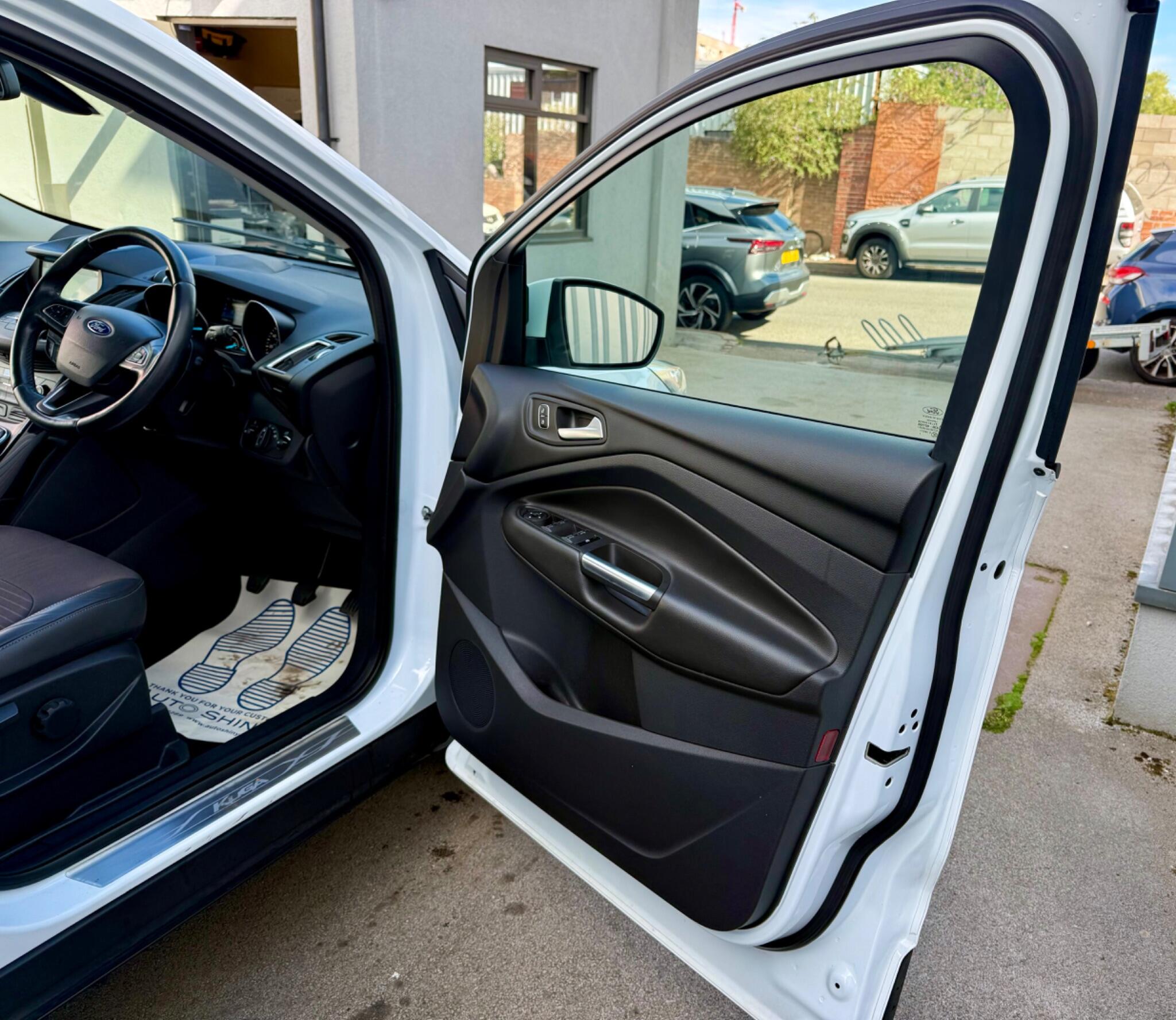 Ford Kuga view 16