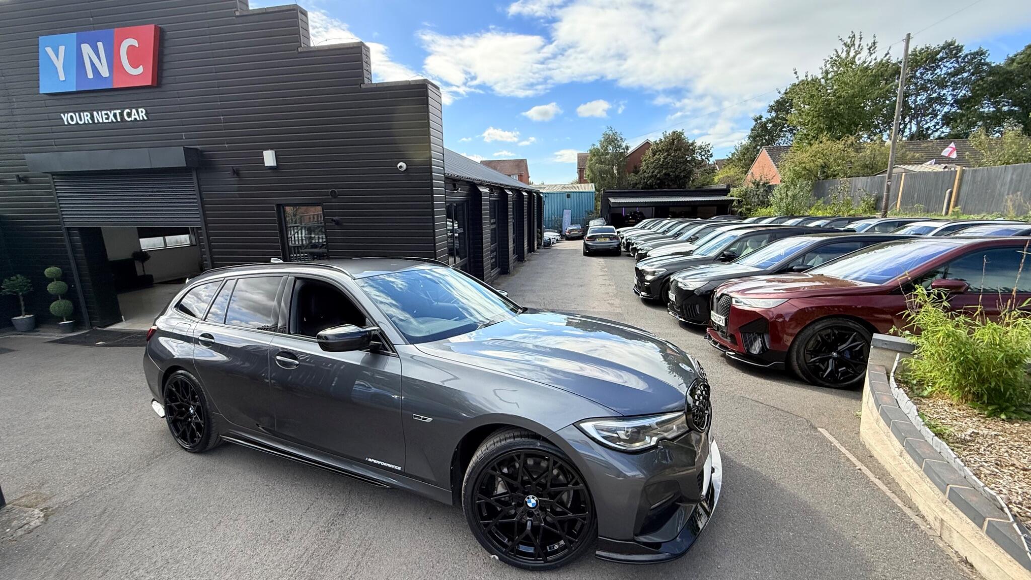 BMW 3 Series view 4