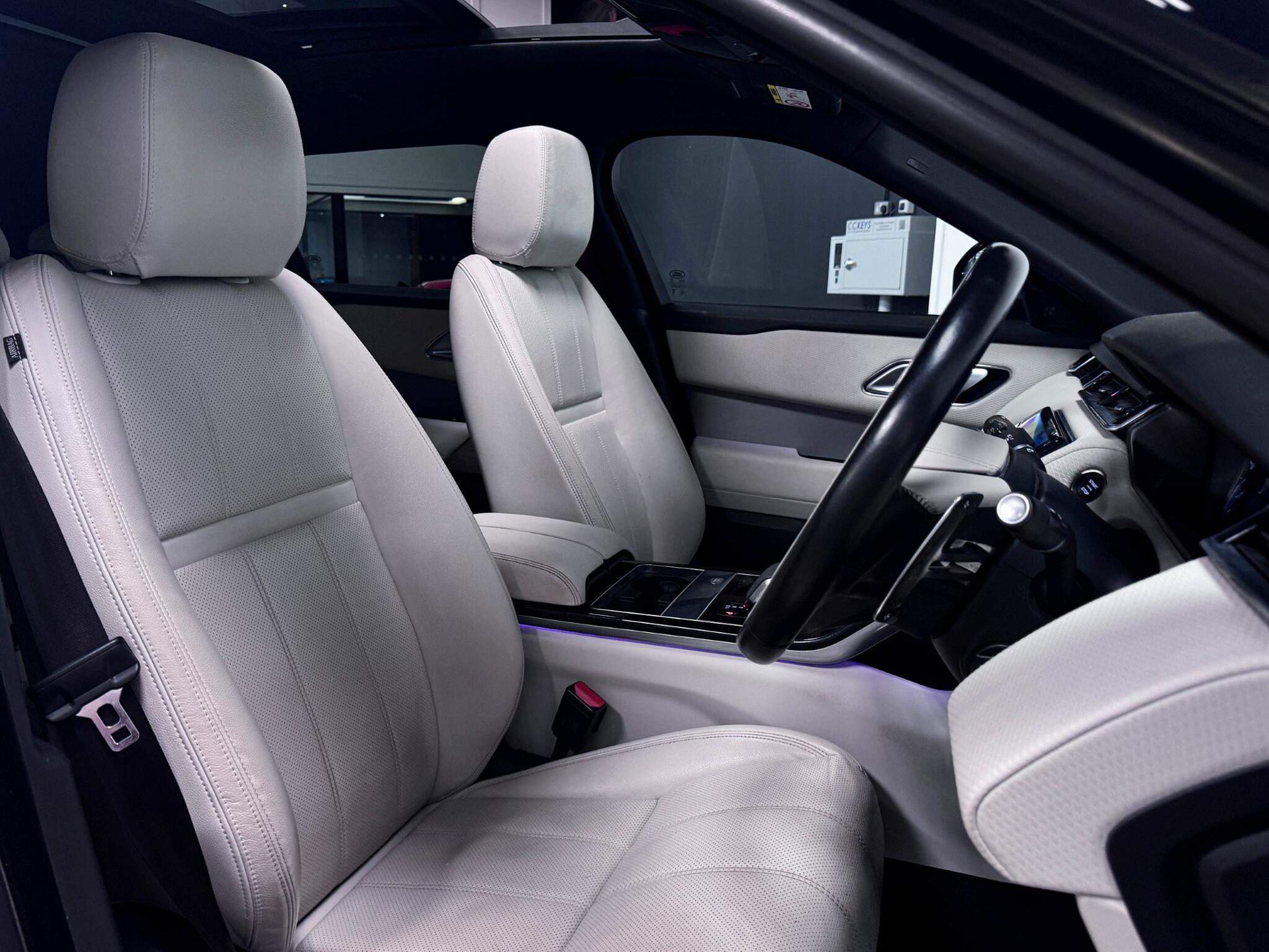 Land Rover Range Rover Velar view 18