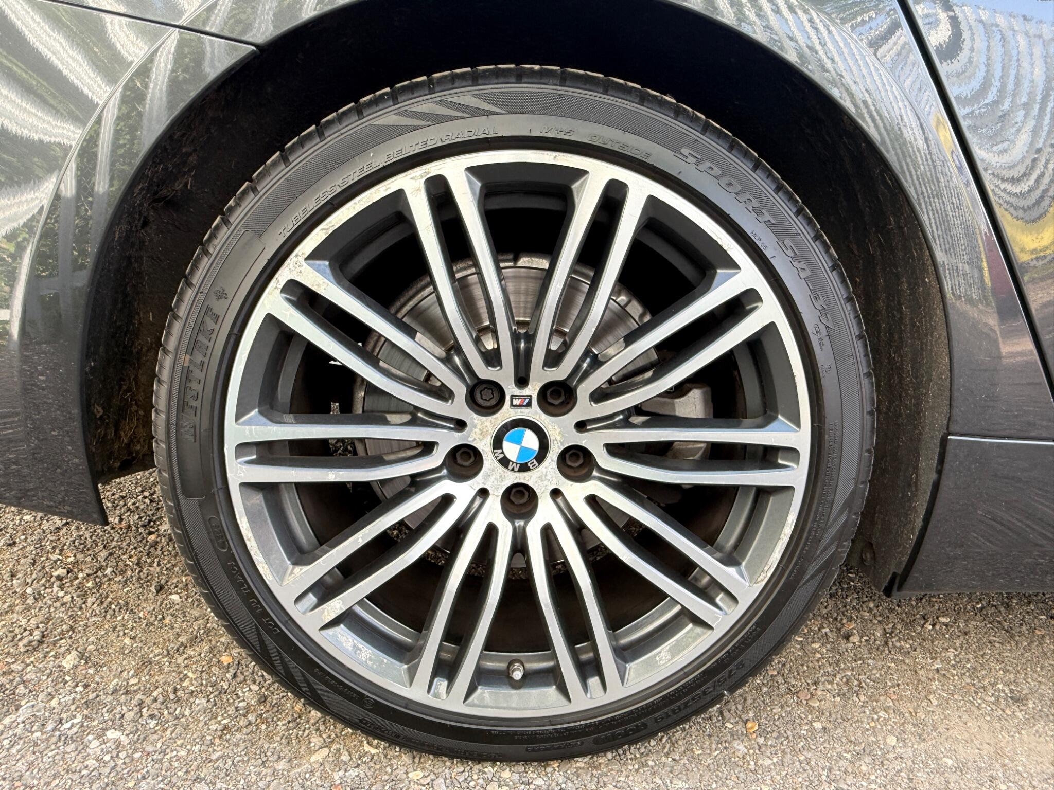 2017 BMW 5 Series image 37