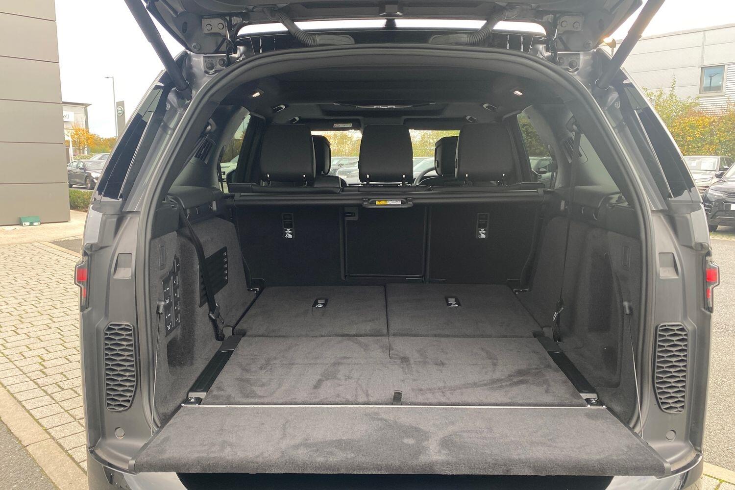 Land Rover Discovery view 17