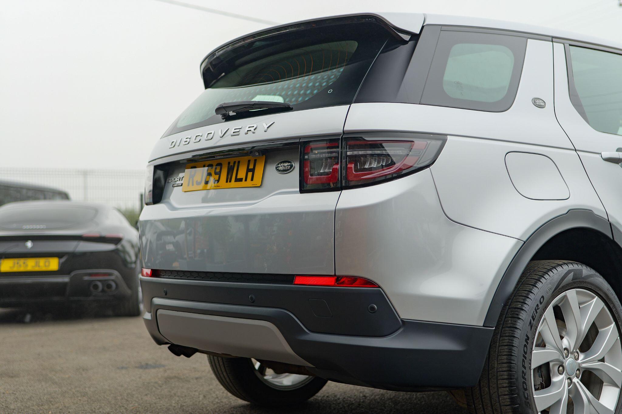 Land Rover Discovery Sport view 11