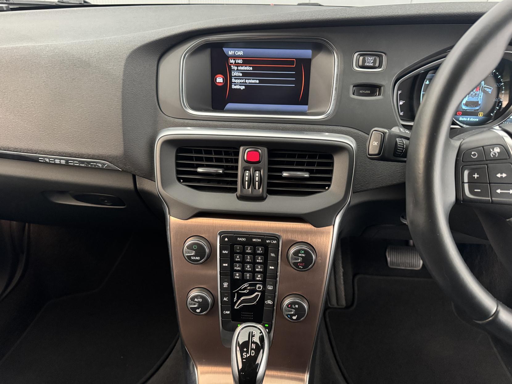 Volvo V40 Cross Country view 59