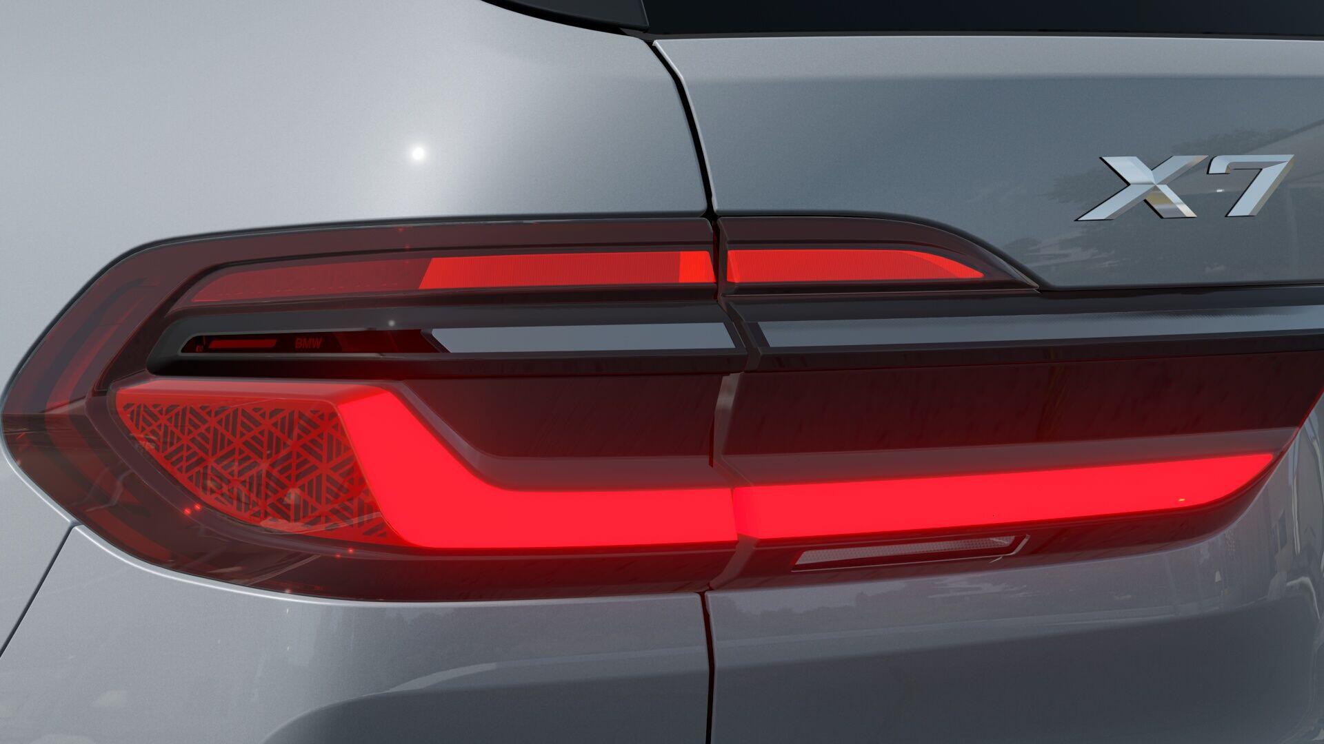BMW X7 view 10