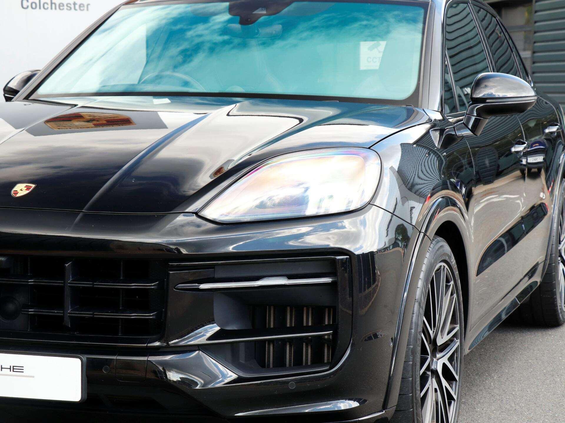 Porsche Cayenne view 31