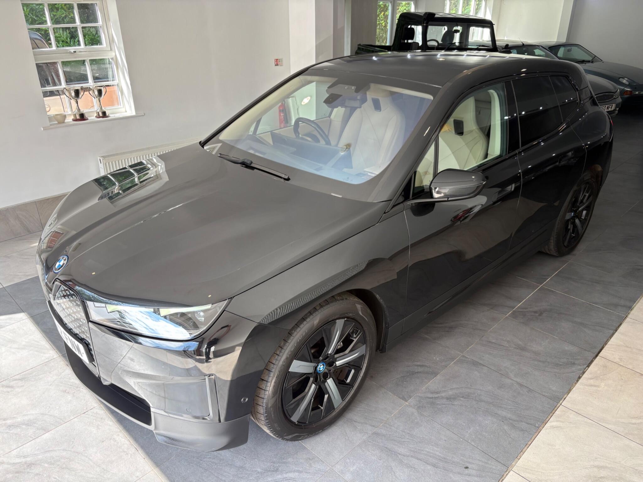 BMW Ix view 6