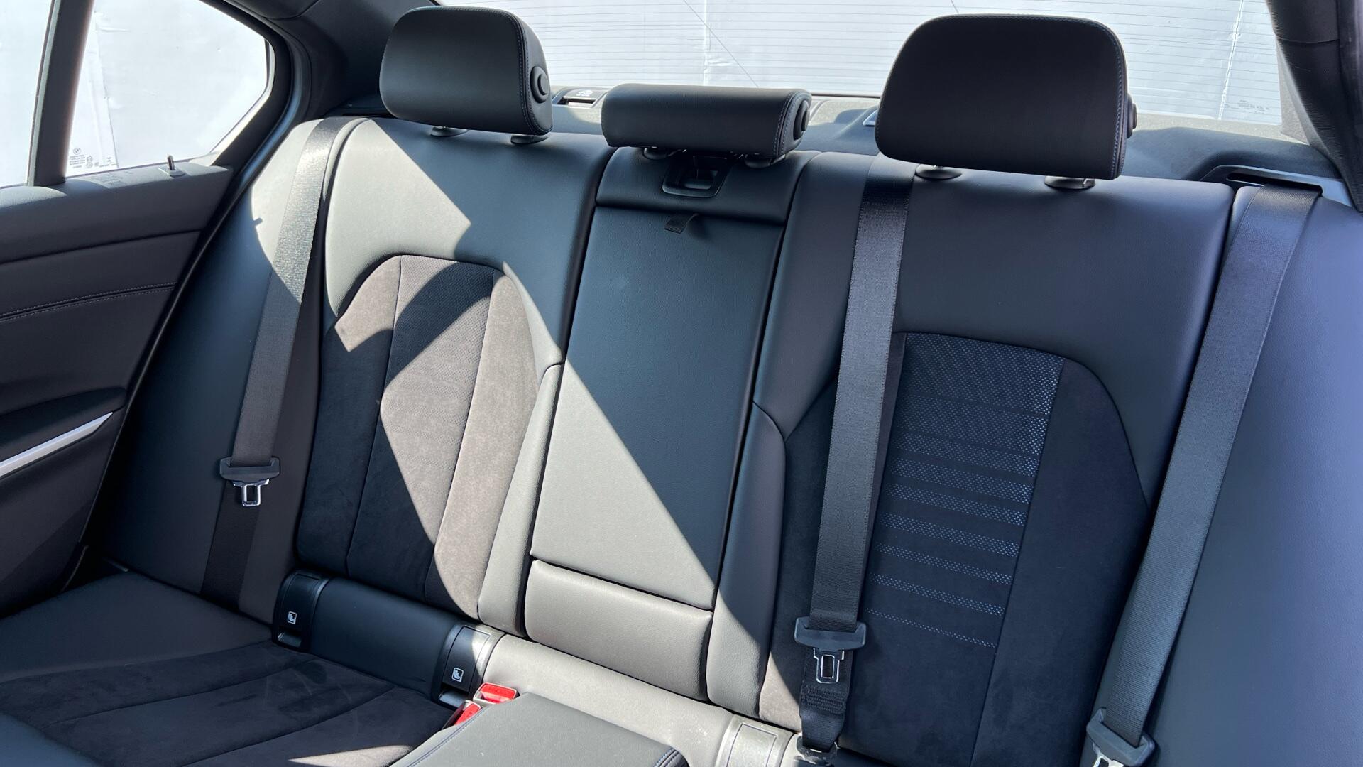 BMW 3 Series view 12