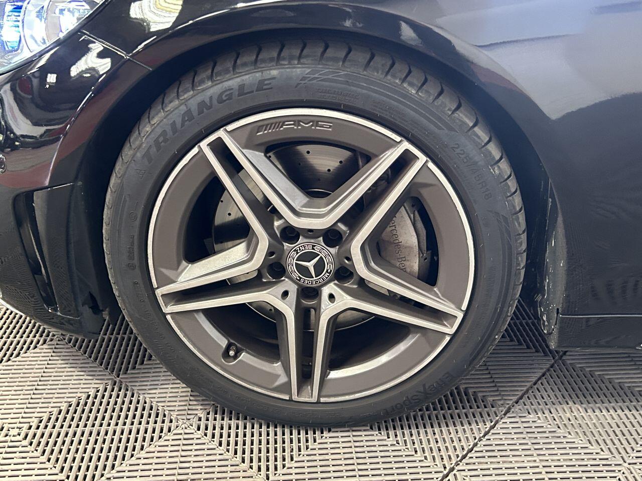 Mercedes-Benz C Class view 27