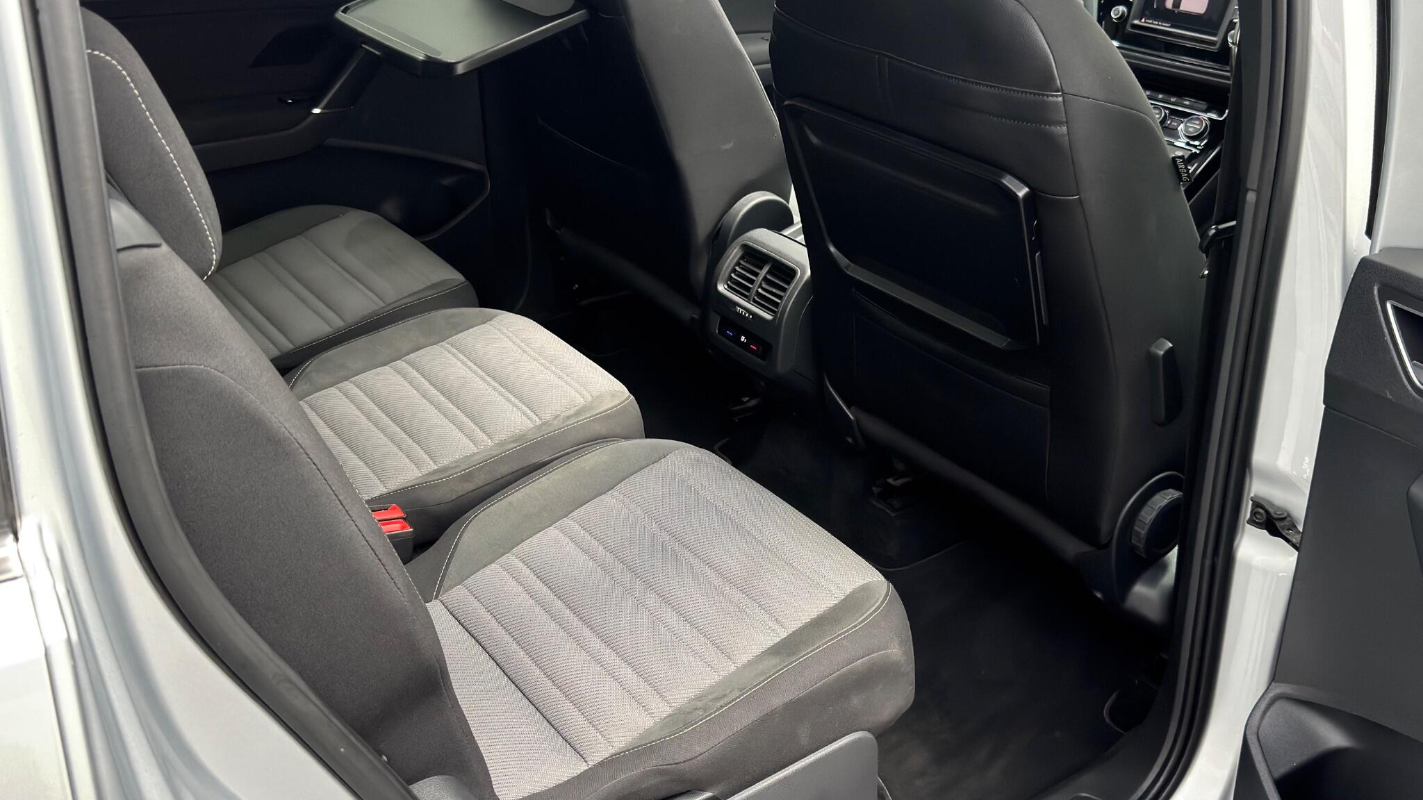 Volkswagen Touran view 53