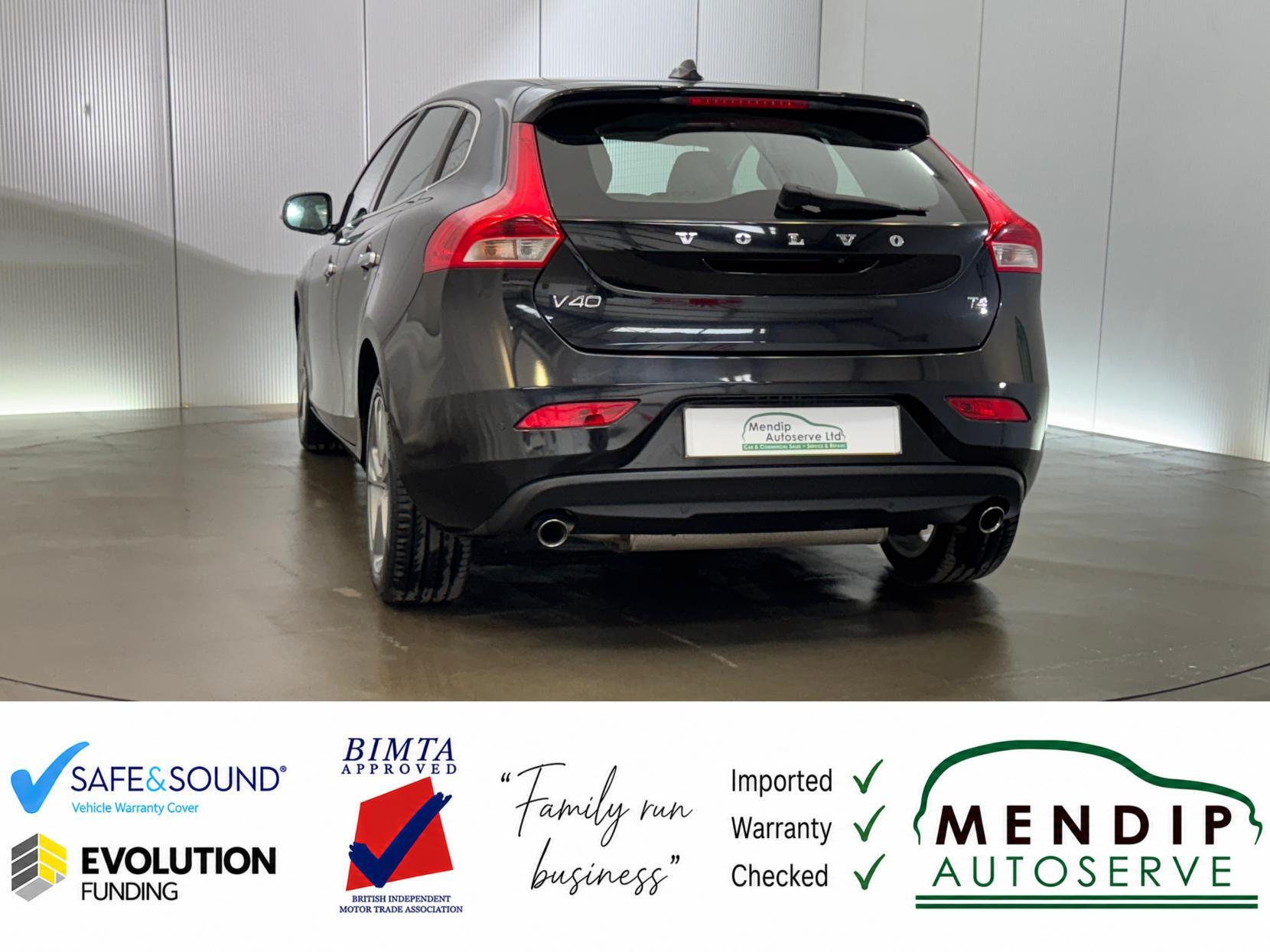 Volvo V40 view 18