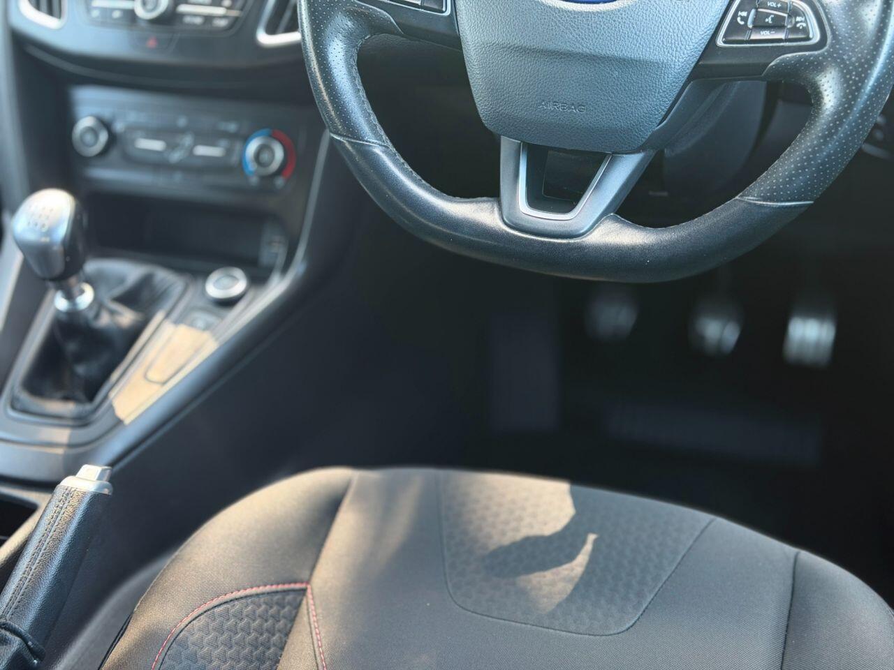 Ford Focus view 22