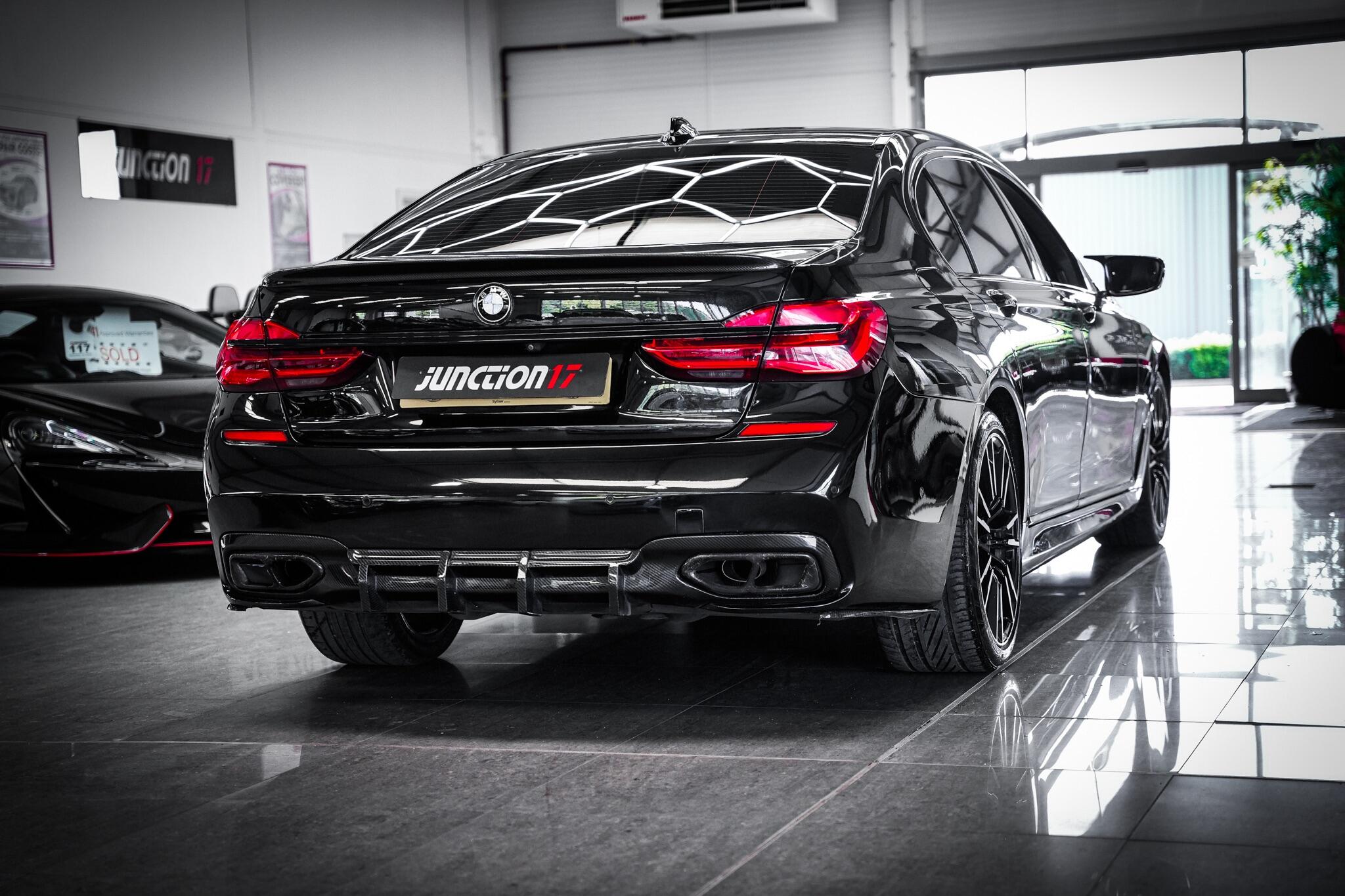 BMW 7 Series view 16