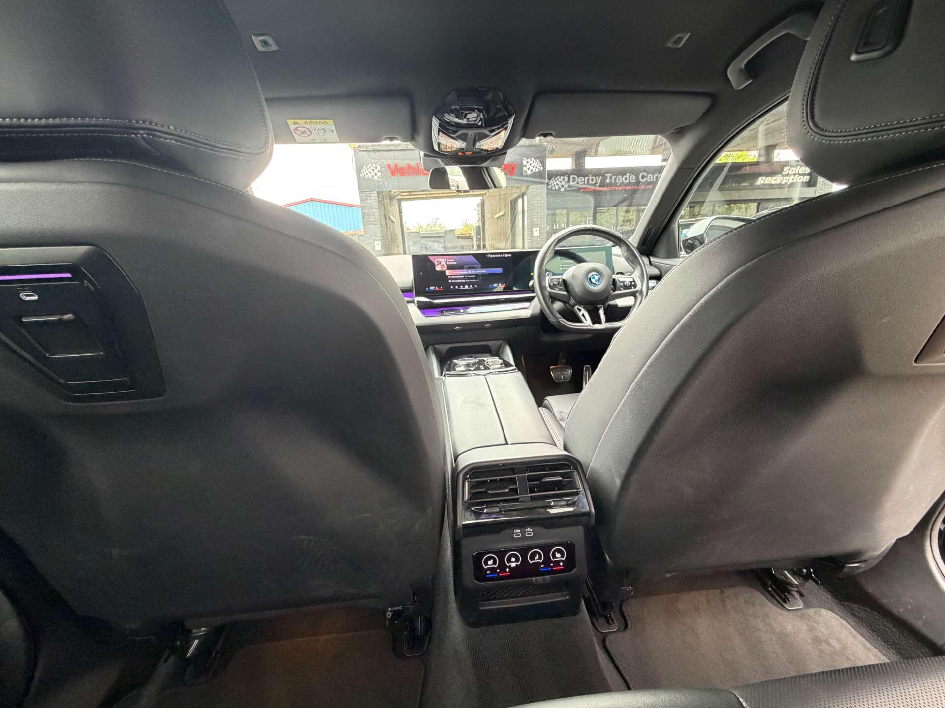 BMW 5 Series view 38