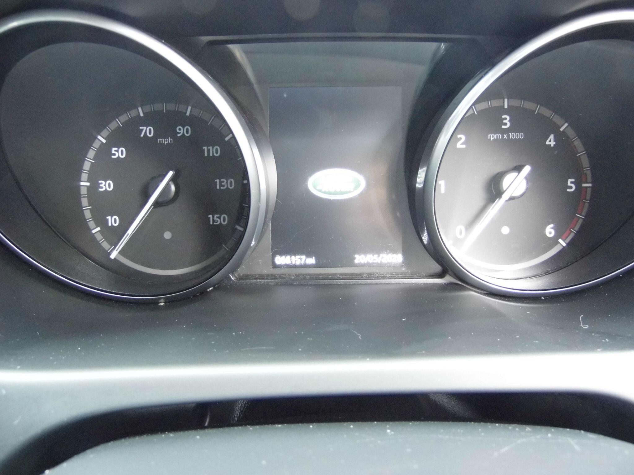 Land Rover Discovery Sport view 34