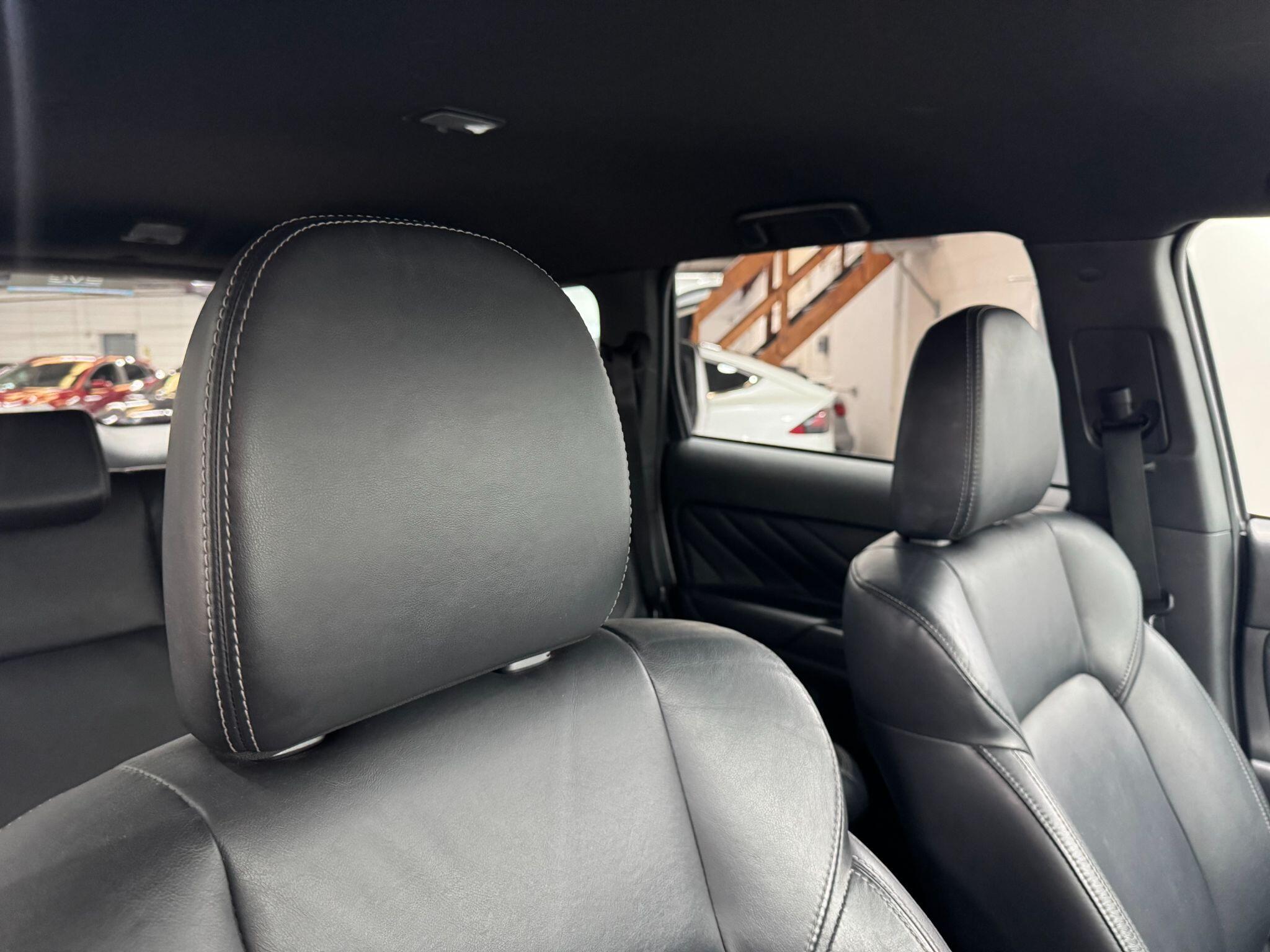 Mitsubishi Outlander view 12