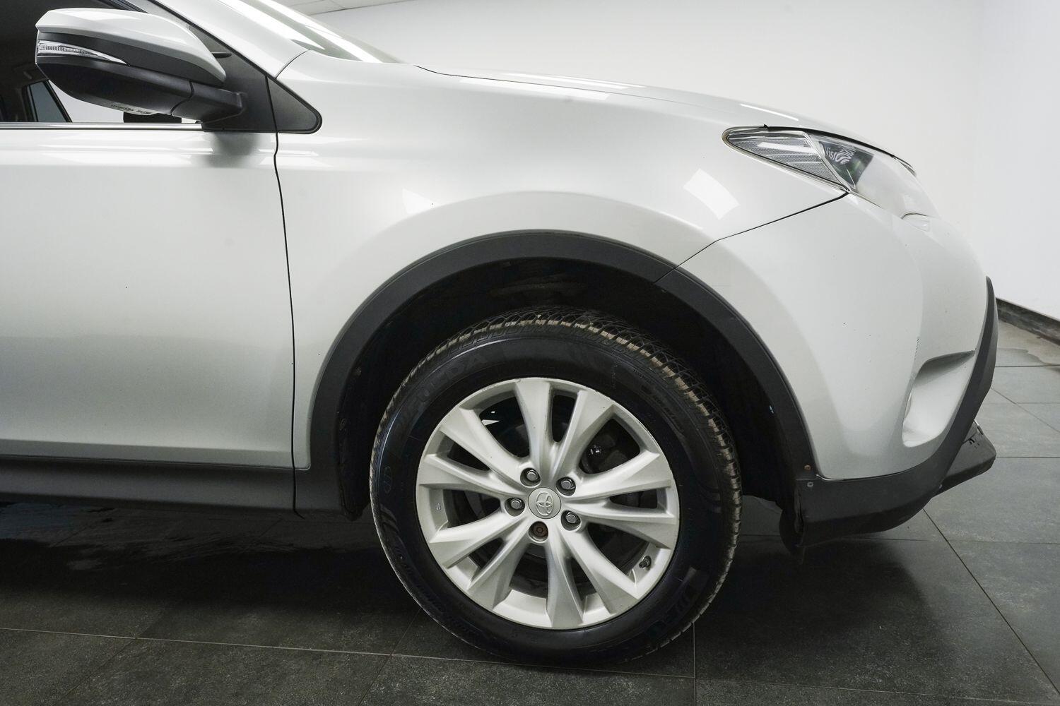 Toyota Rav4 view 4