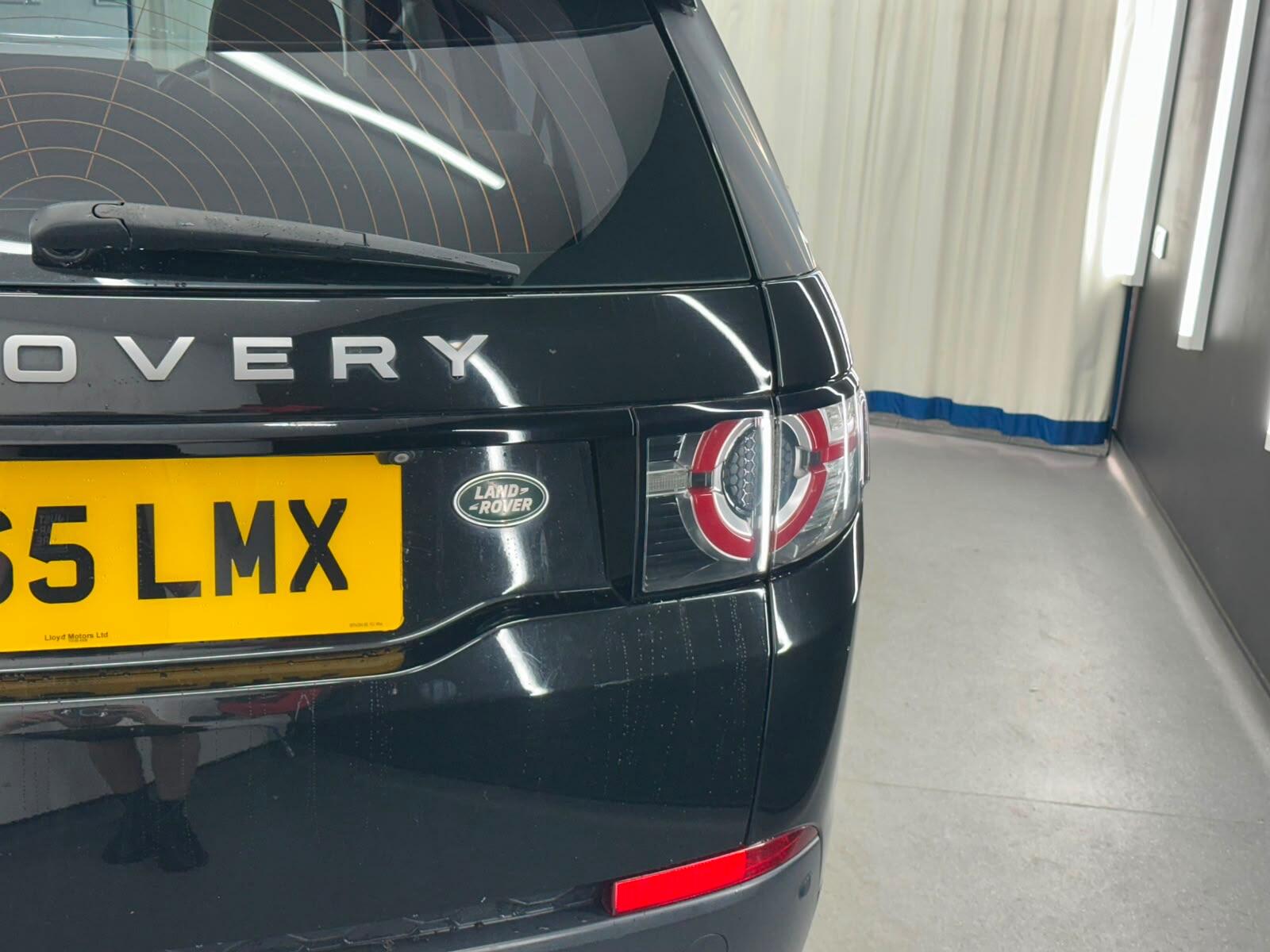 Land Rover Discovery Sport view 9