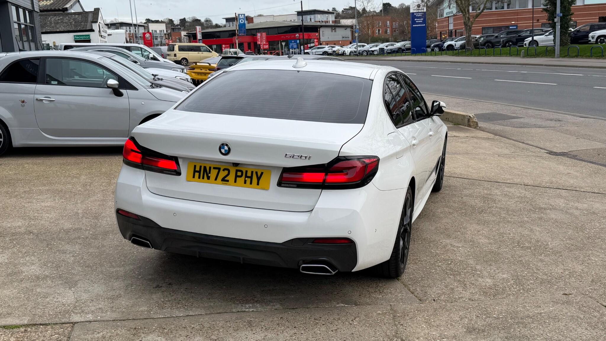 BMW 5 Series view 23