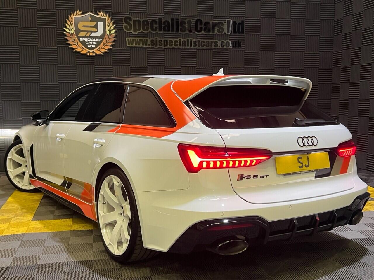 Audi RS6 Avant view 27