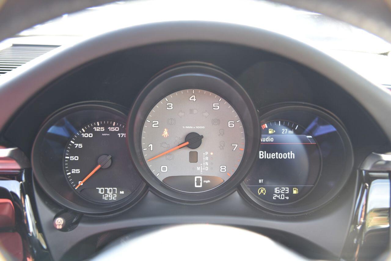 Porsche Macan view 29