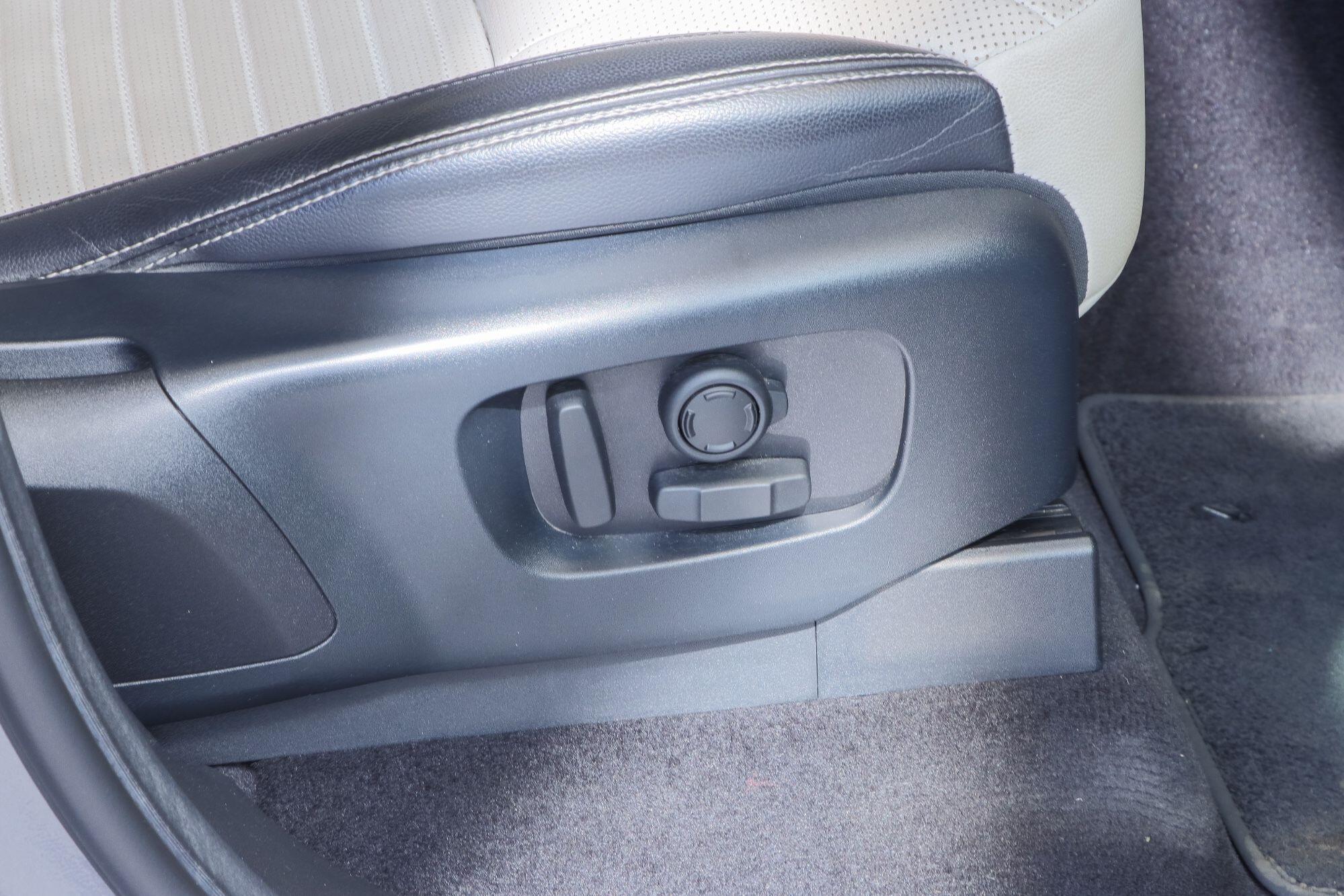Land Rover Discovery view 23