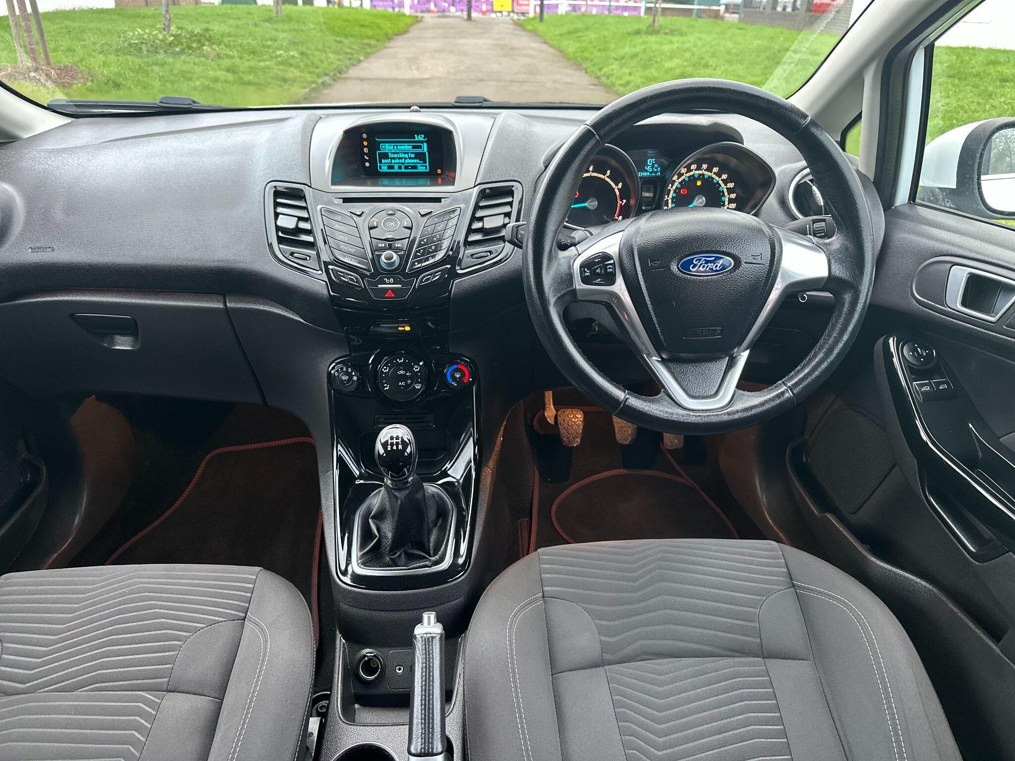 2015 Ford Fiesta image 5
