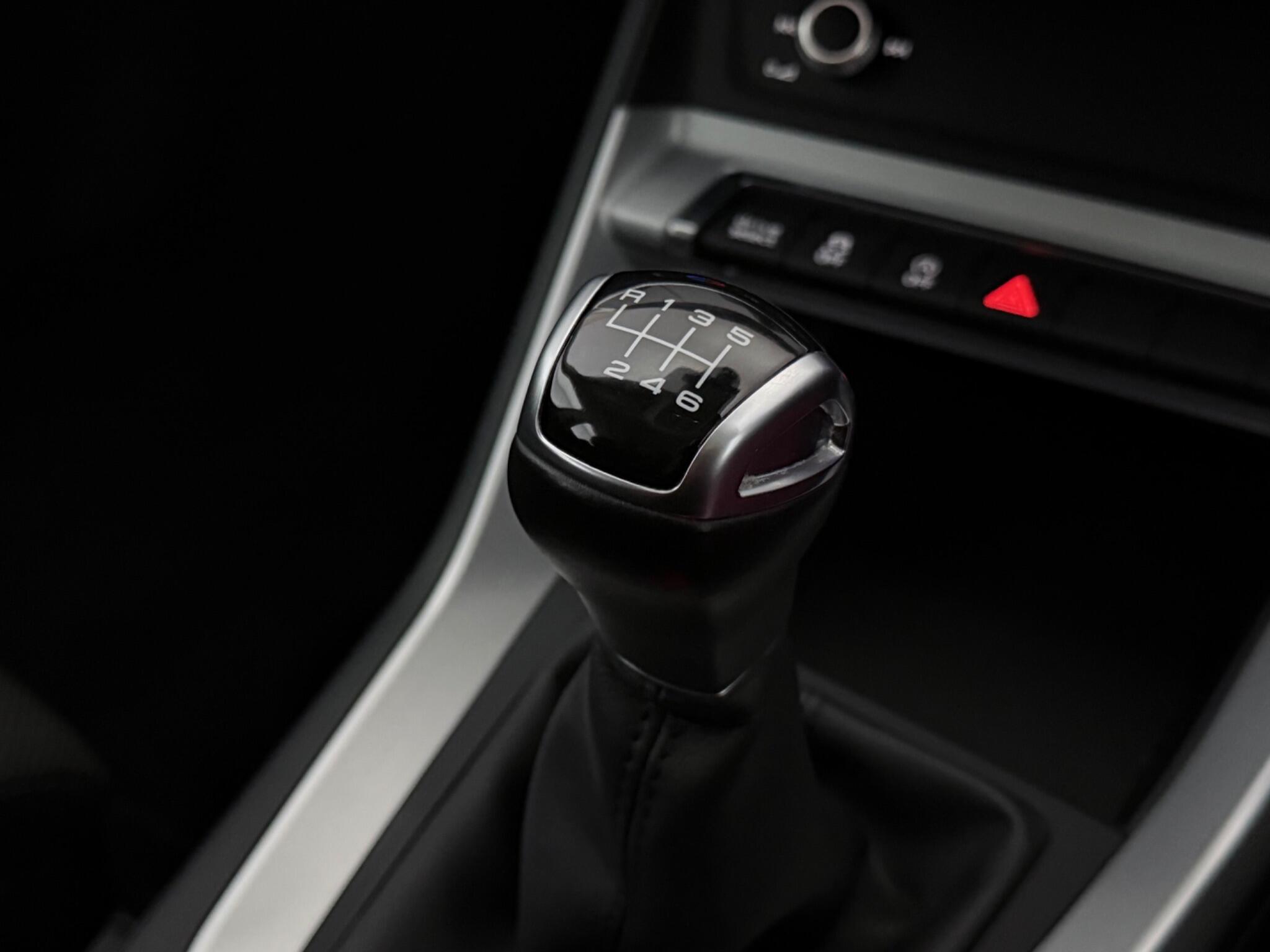 Audi Q3 view 18