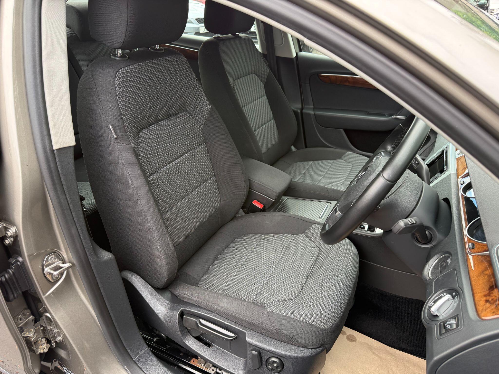 Volkswagen Passat view 16