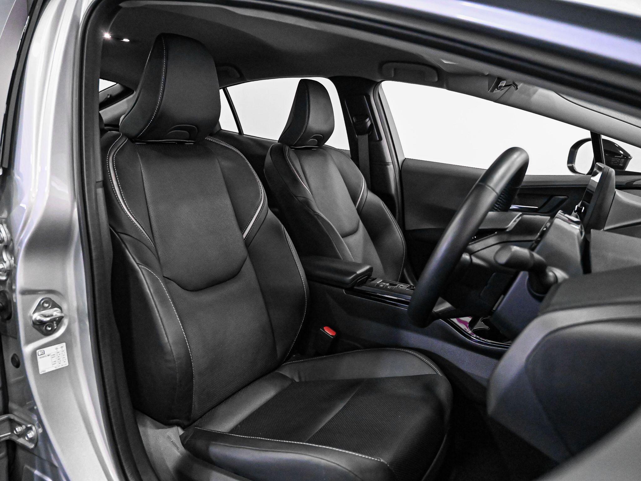 Toyota Prius view 3