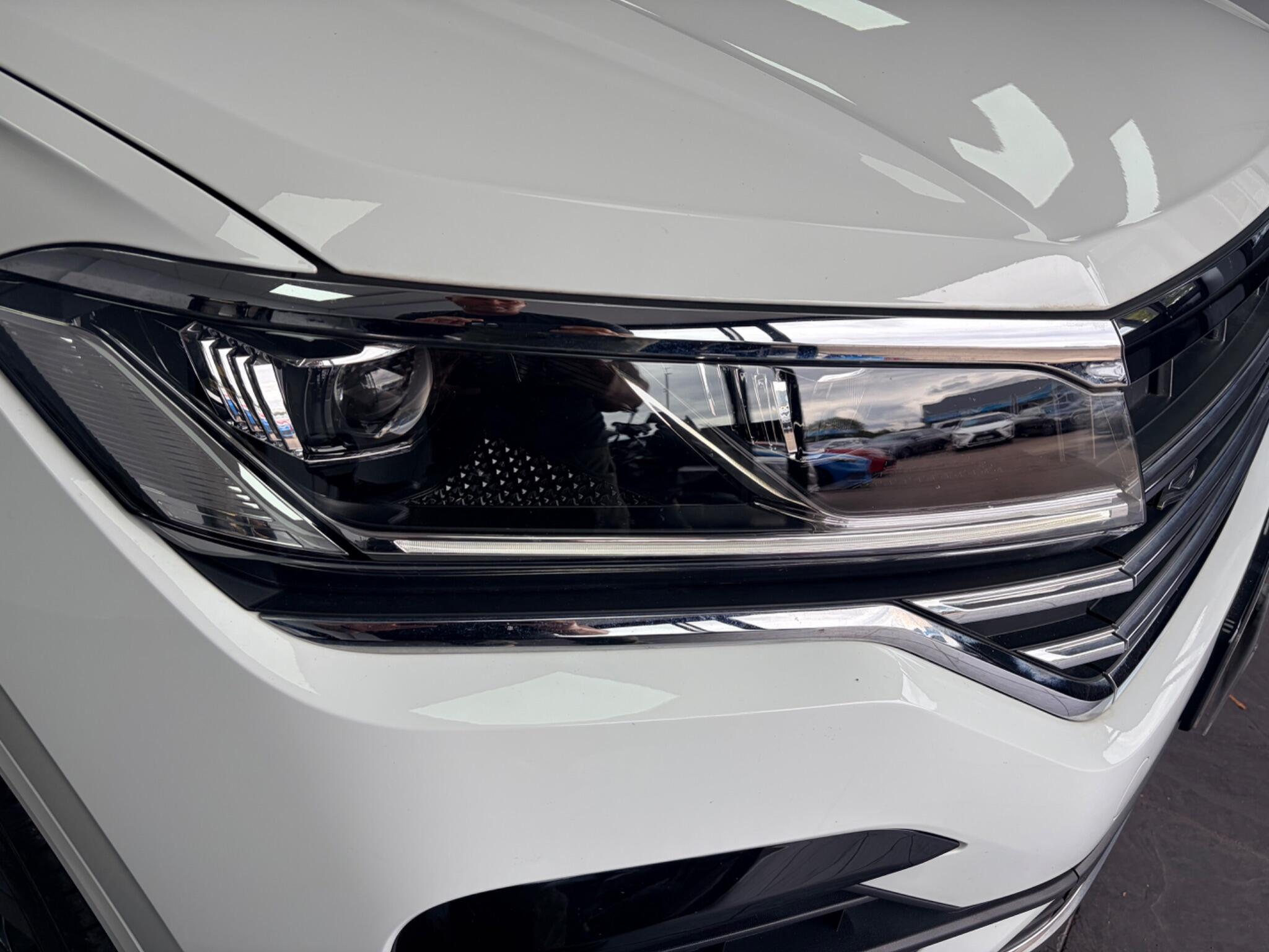 Volkswagen Touareg view 29