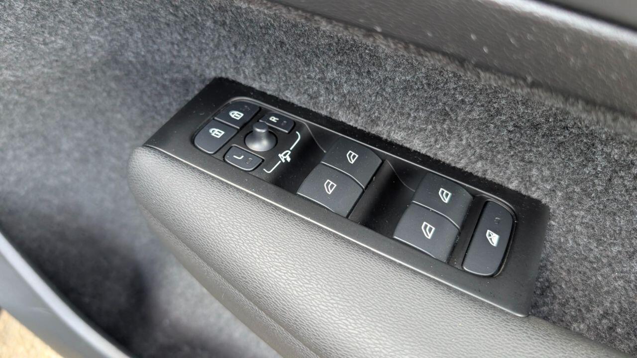 Volvo XC40 view 23