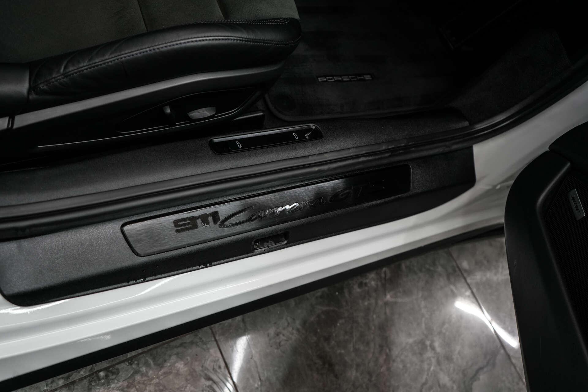 Porsche 911 view 28