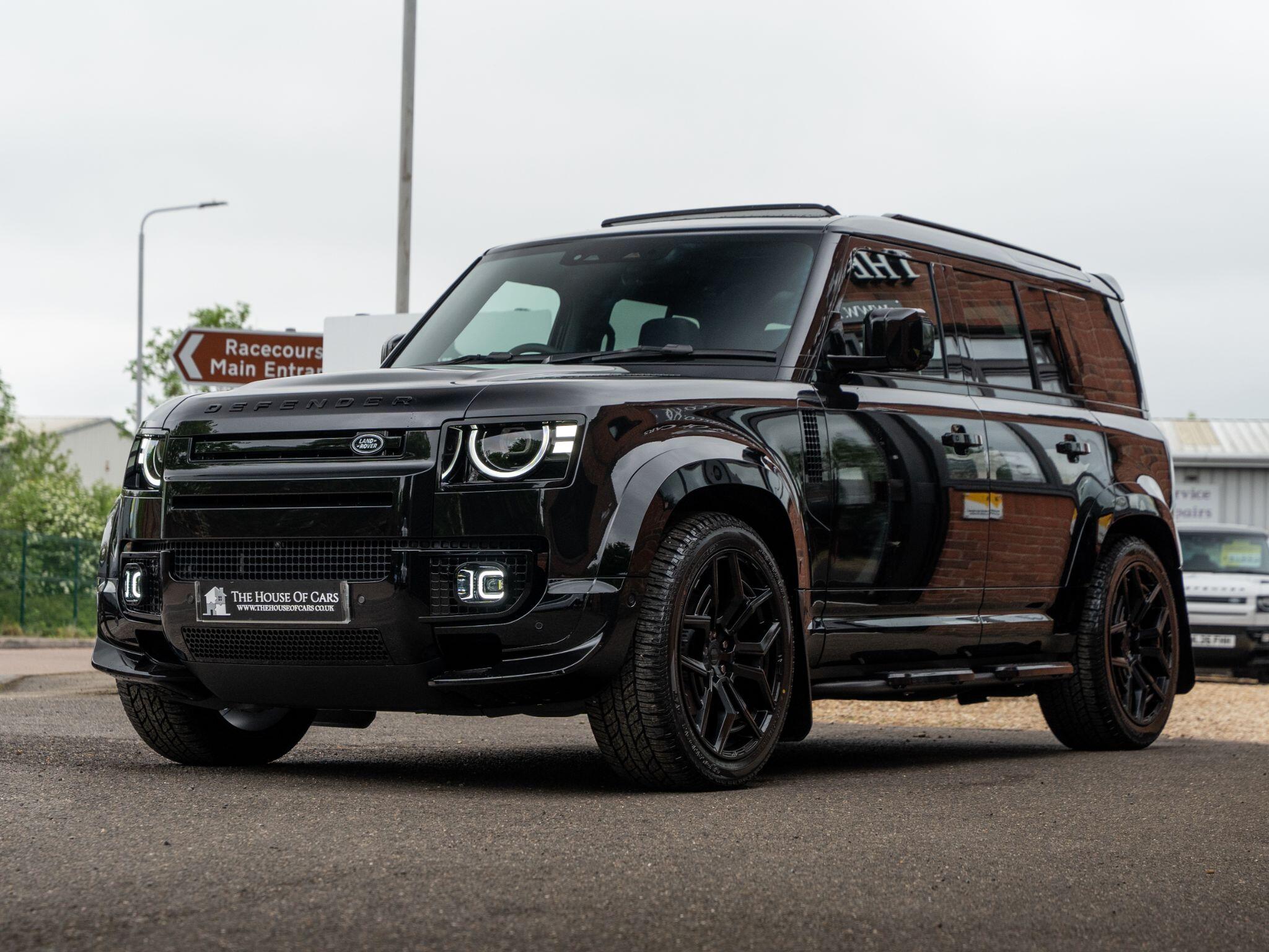 Land Rover Defender 110 view 9