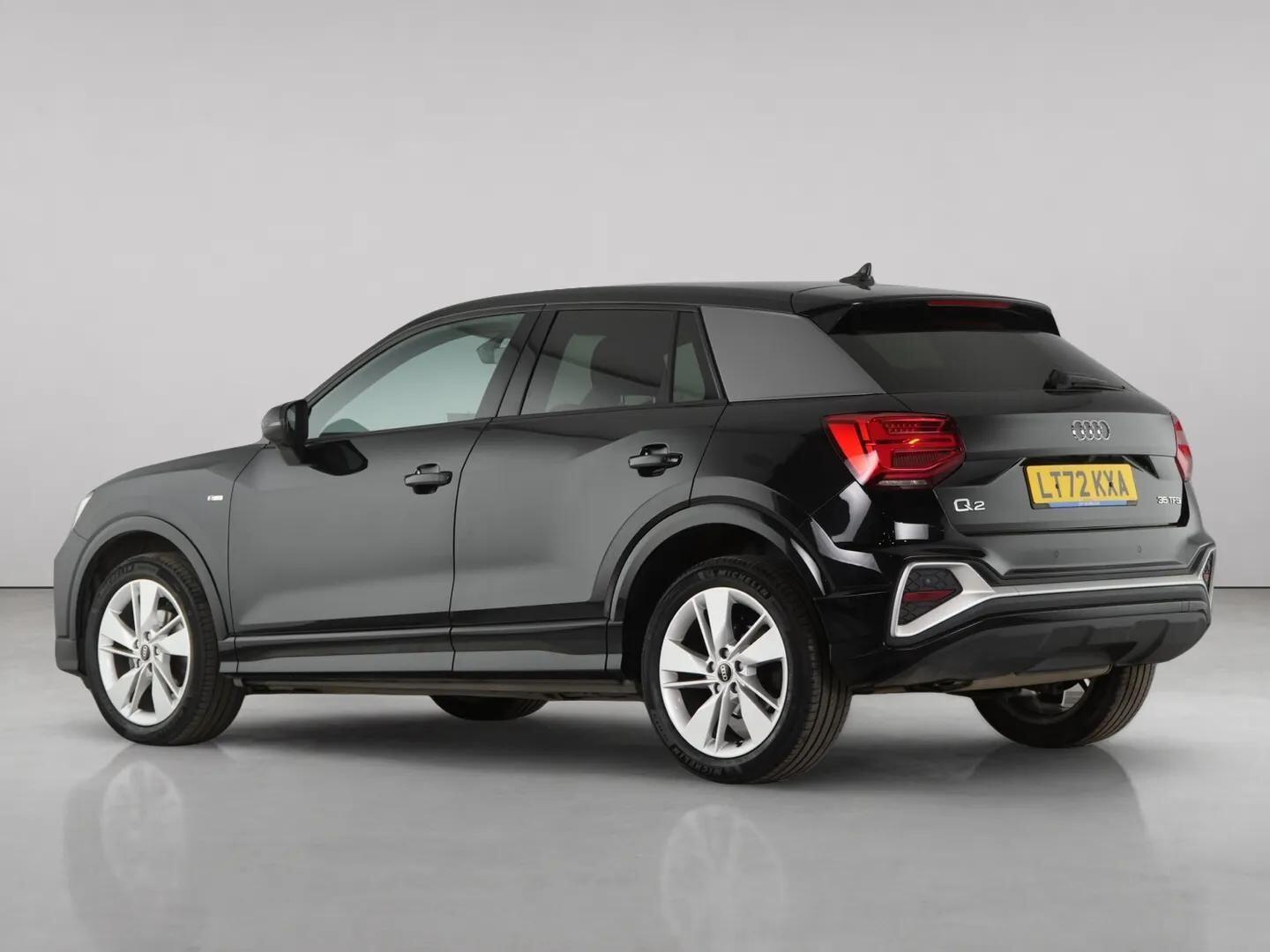 Audi Q2 view 6